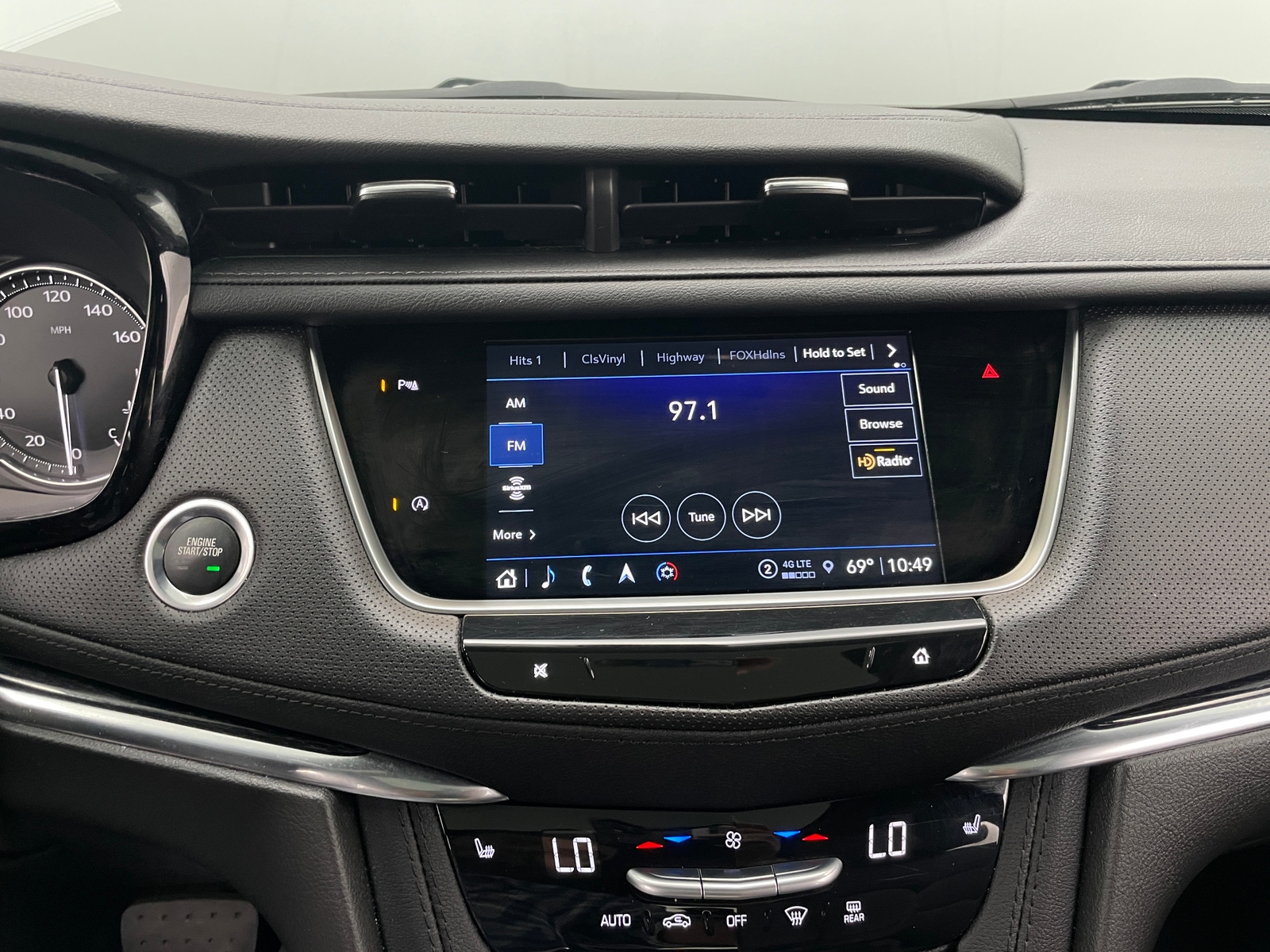 Thumbnail: 2023 Cadillac XT5 - 3