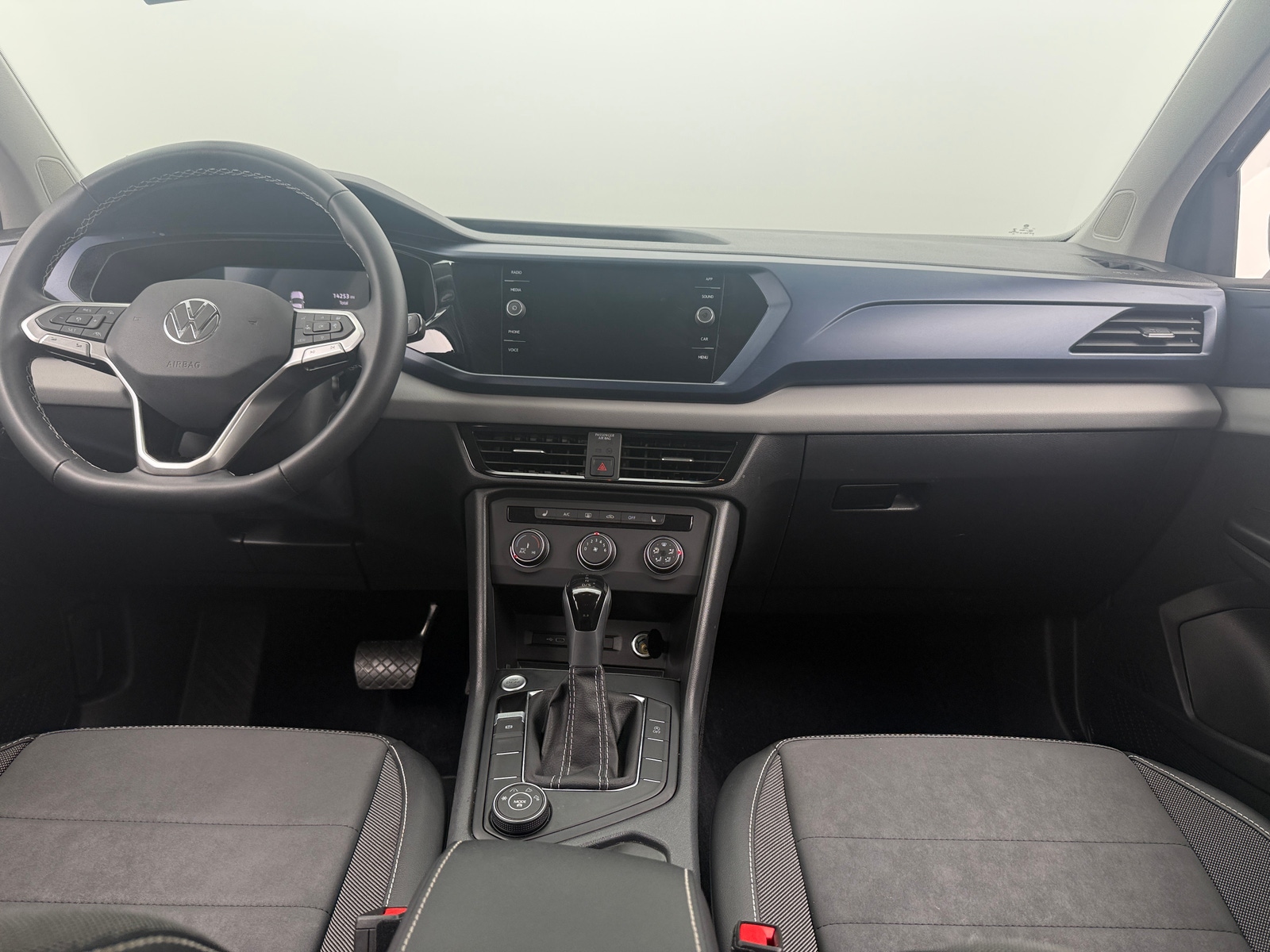 Thumbnail: 2022 Volkswagen Taos - 2