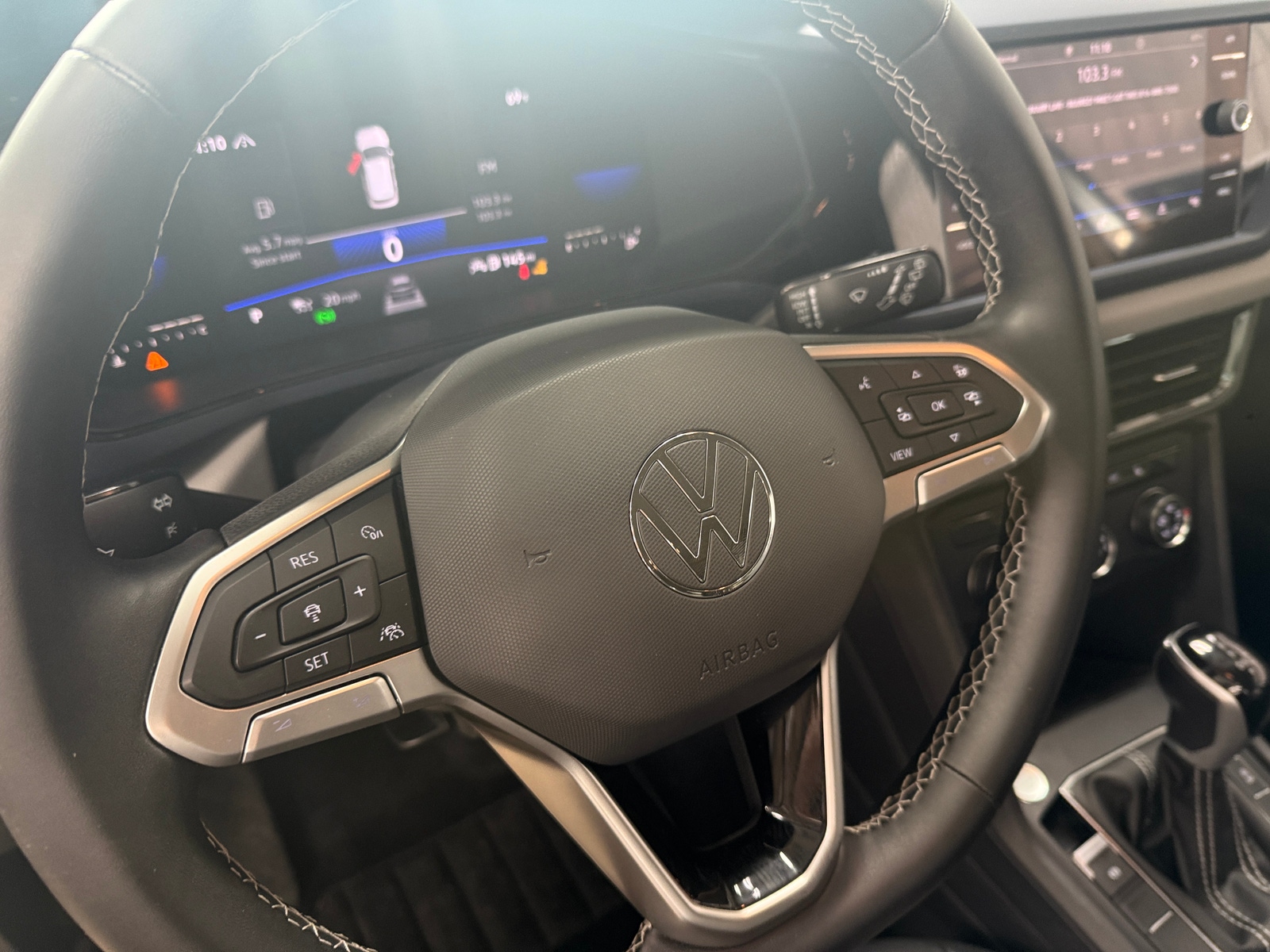 Thumbnail: 2022 Volkswagen Taos - 4