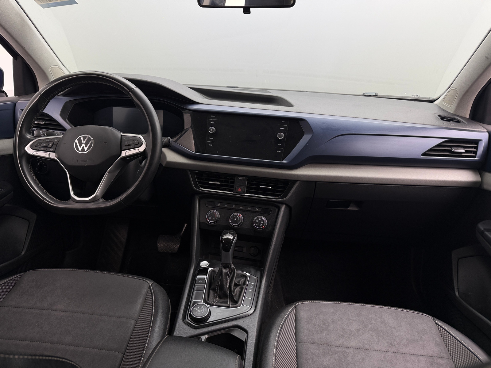 Thumbnail: 2022 Volkswagen Taos - 2