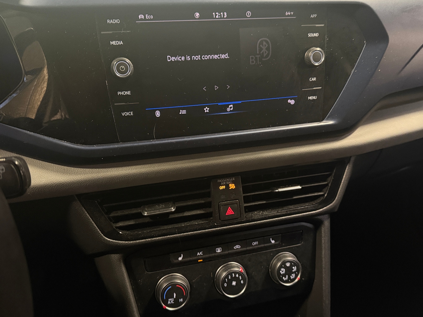 Thumbnail: 2022 Volkswagen Taos - 3