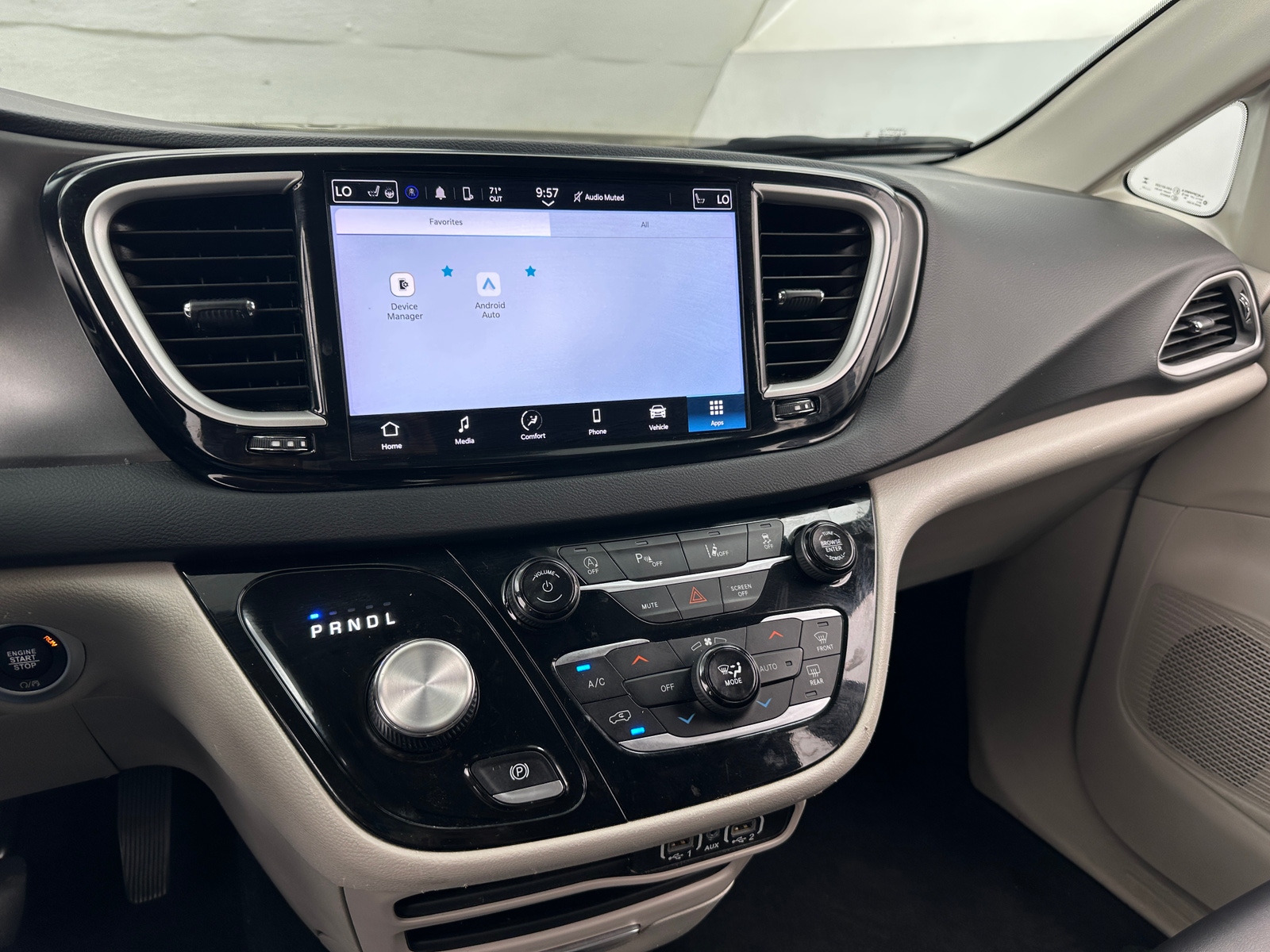 Thumbnail: 2024 Chrysler Pacifica - 3