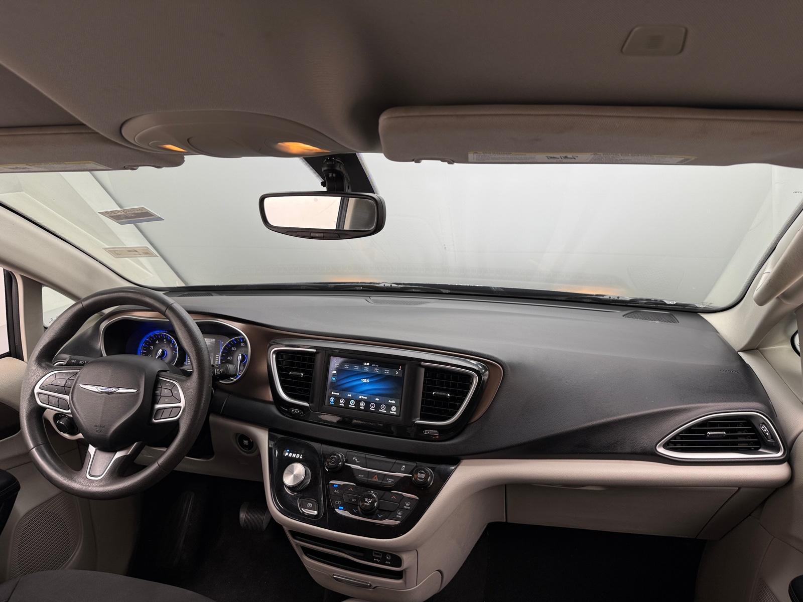 Thumbnail: 2018 Chrysler Pacifica - 3