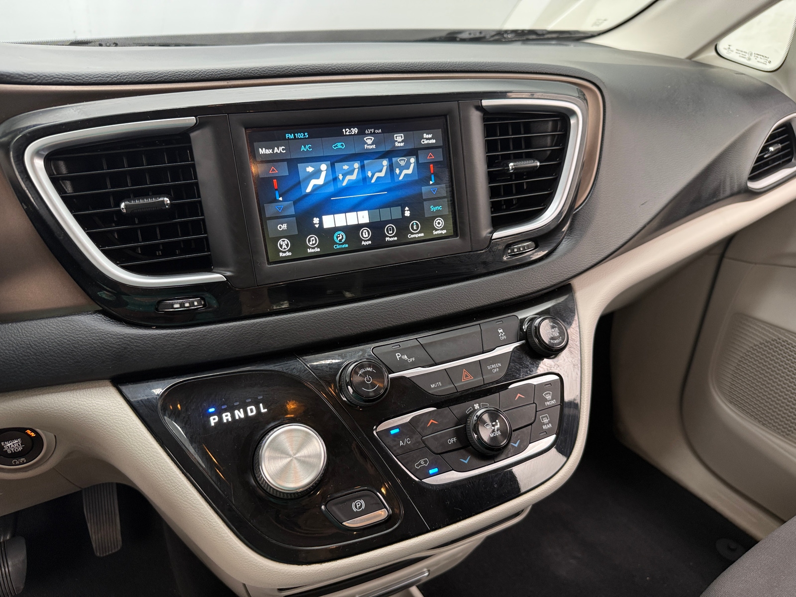 Thumbnail: 2018 Chrysler Pacifica - 4