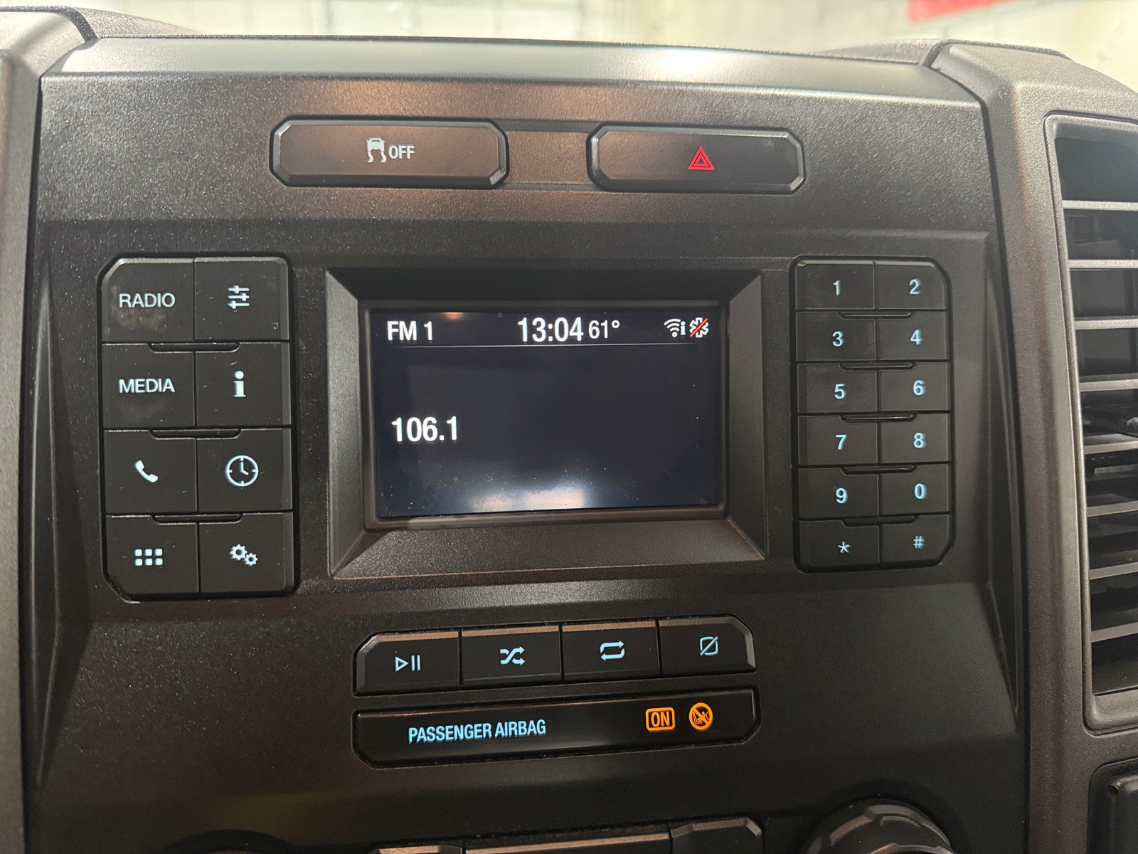 Thumbnail: 2022 Ford Econoline - 4