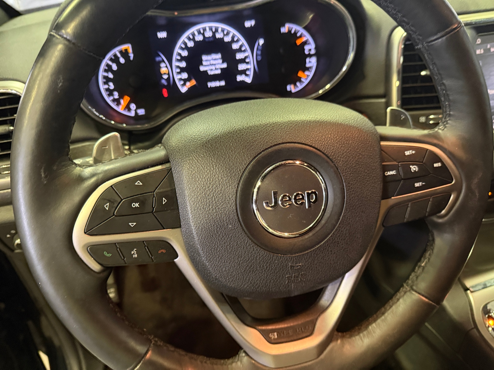 Thumbnail: 2017 Jeep Grand Cherokee - 5