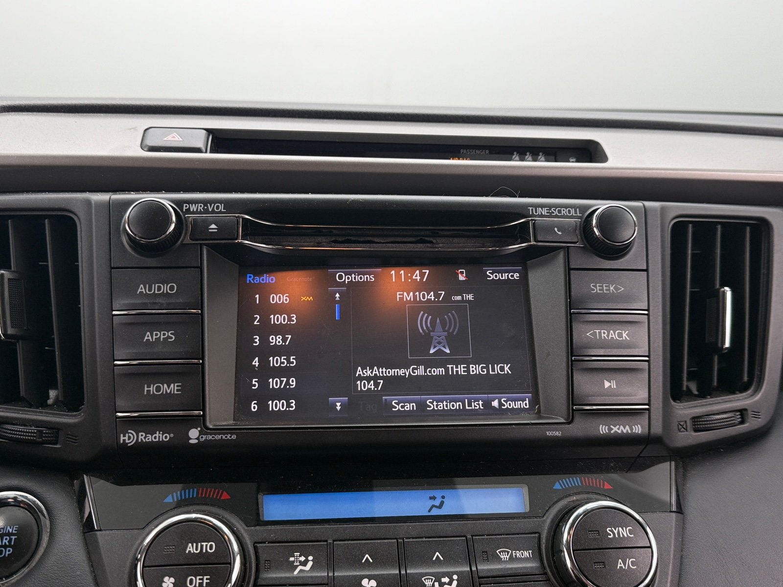 Thumbnail: 2018 Toyota RAV4 - 4