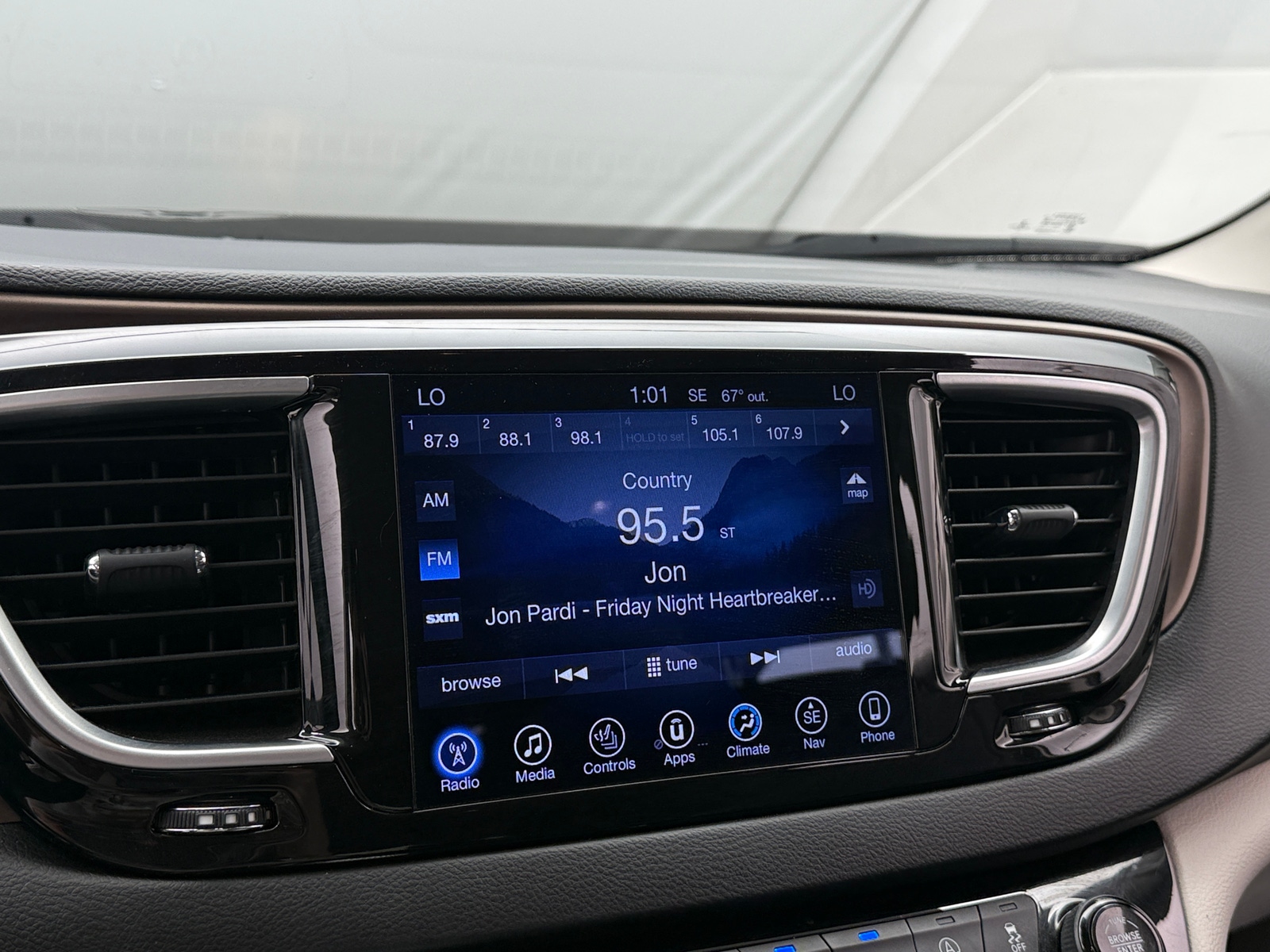 Thumbnail: 2017 Chrysler Pacifica - 3