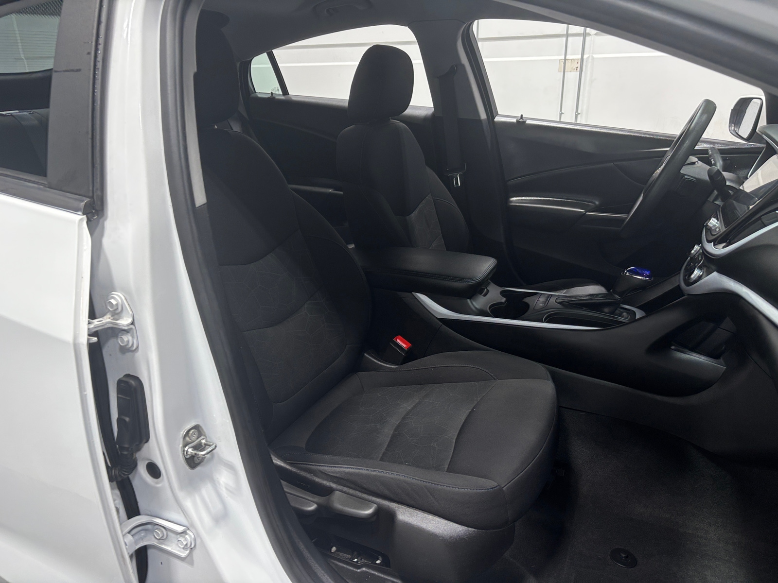 Thumbnail: 2018 Chevrolet Volt - 2