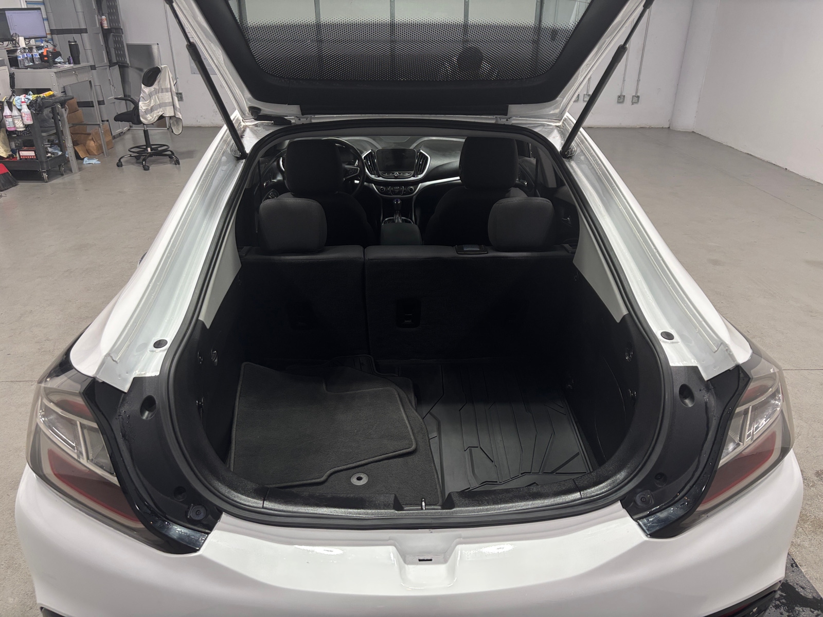 Thumbnail: 2018 Chevrolet Volt - 7