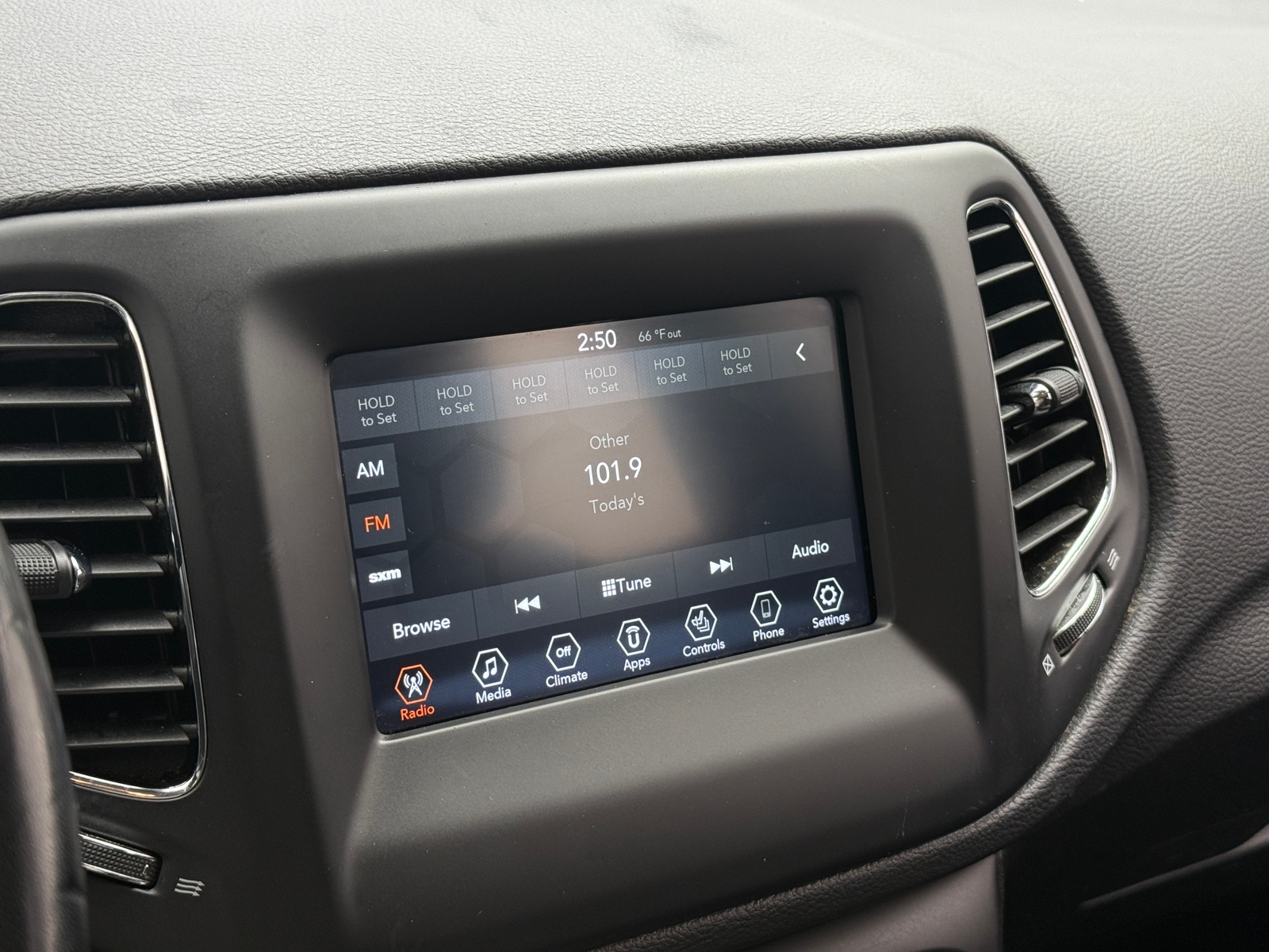 Thumbnail: 2020 Jeep Compass - 4