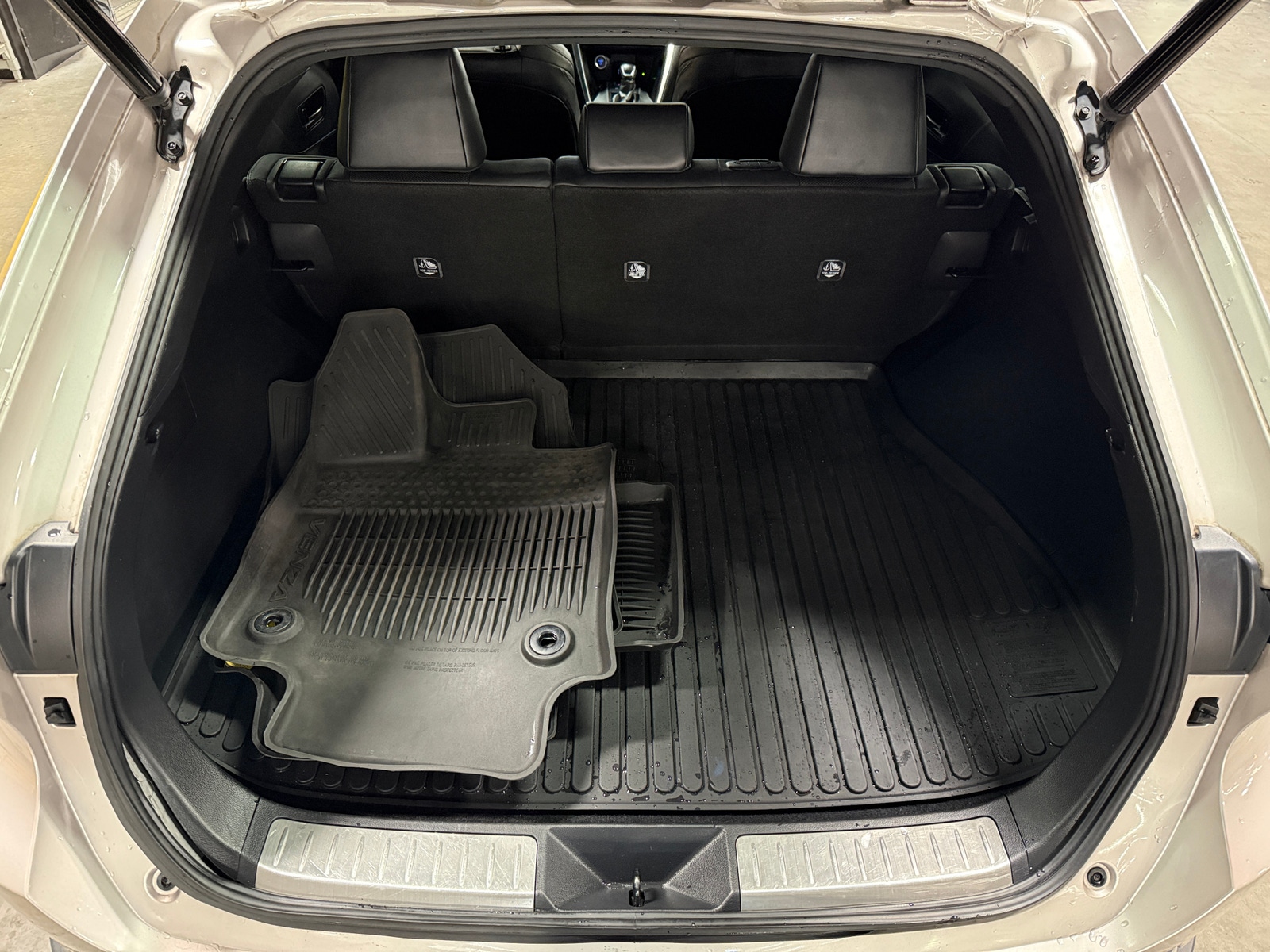 Thumbnail: 2021 Toyota Venza - 7