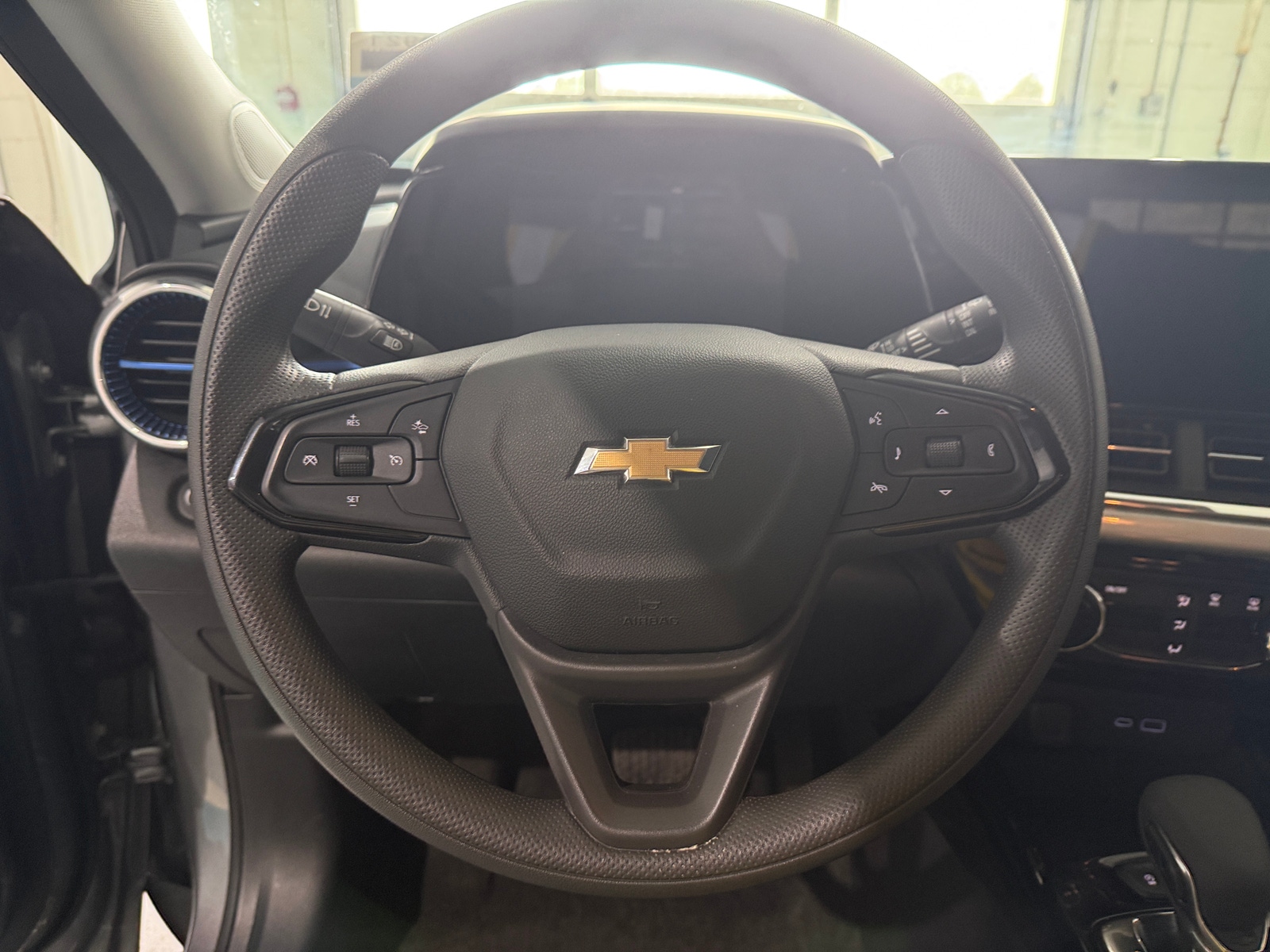 Thumbnail: 2025 Chevrolet Trax - 5