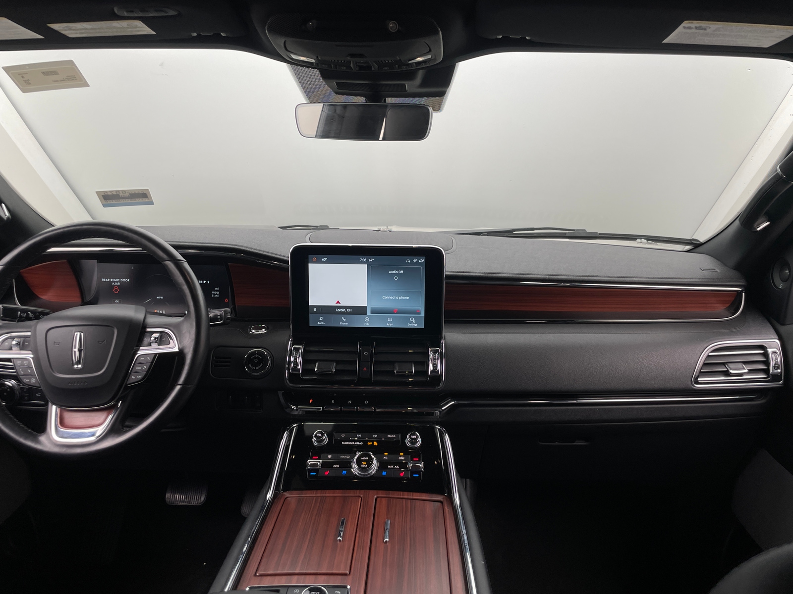 Thumbnail: 2021 Lincoln Navigator L - 2