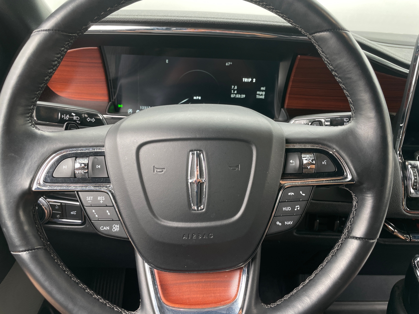 Thumbnail: 2021 Lincoln Navigator L - 4