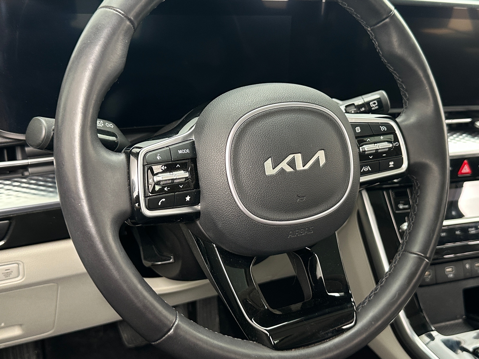 Thumbnail: 2023 Kia Carnival - 4