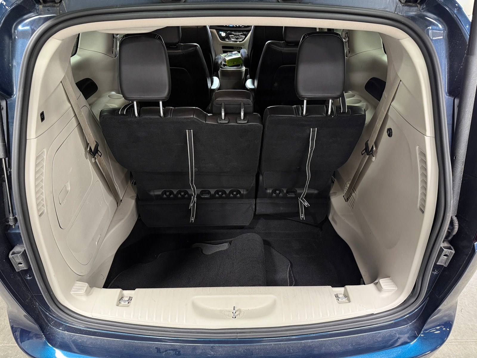 Thumbnail: 2023 Chrysler Pacifica - 6