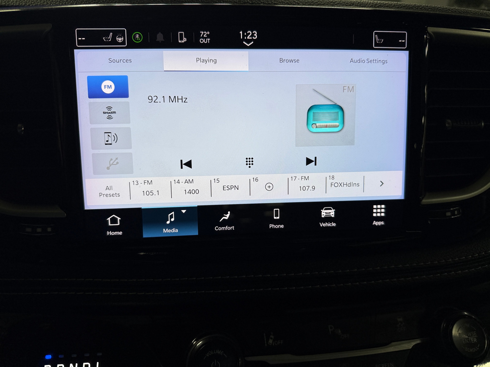 Thumbnail: 2023 Chrysler Pacifica - 3