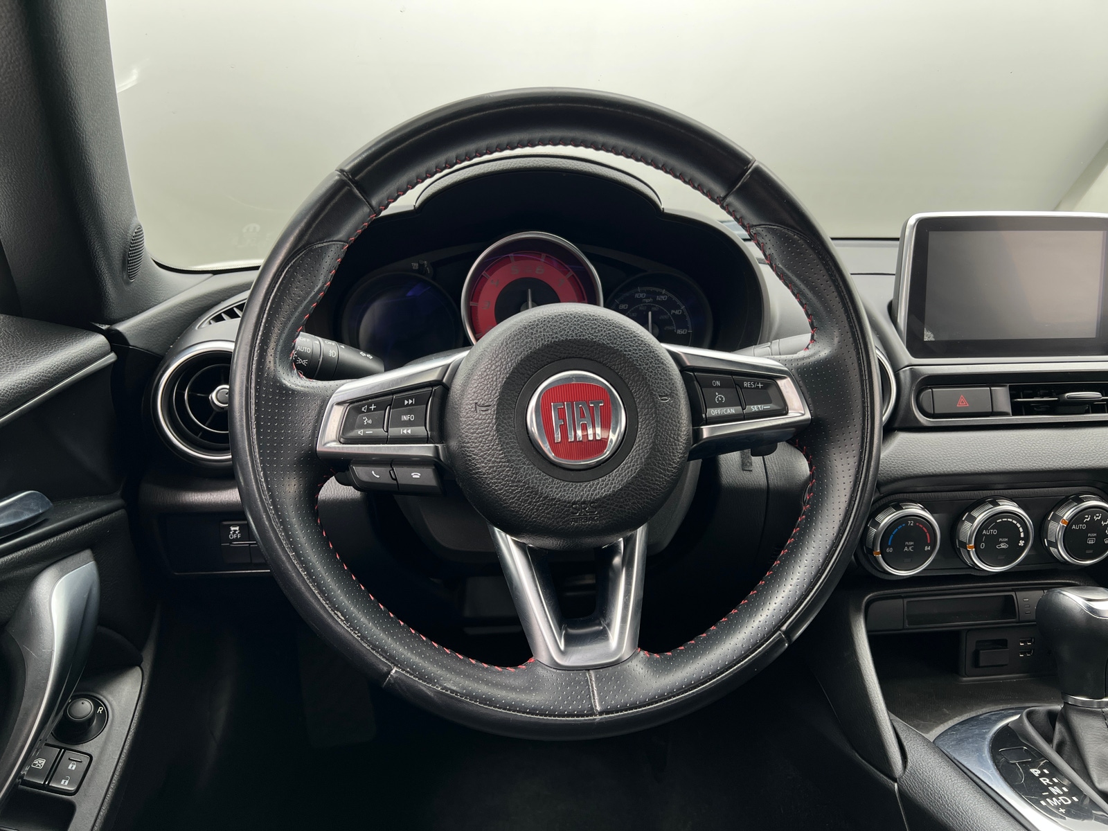 Thumbnail: 2017 Fiat 124 Spider - 5