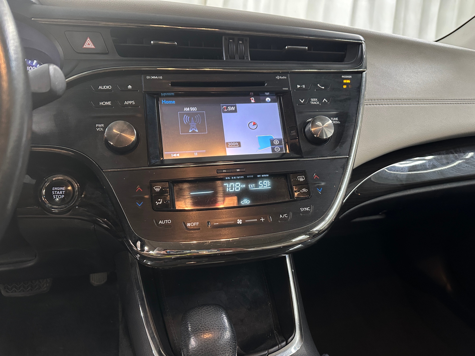 Thumbnail: 2015 Toyota Avalon - 3