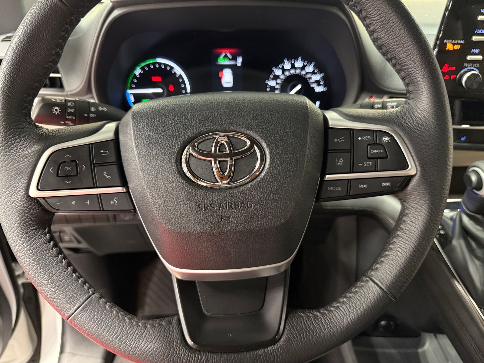 Thumbnail: 2023 Toyota Sienna - 4