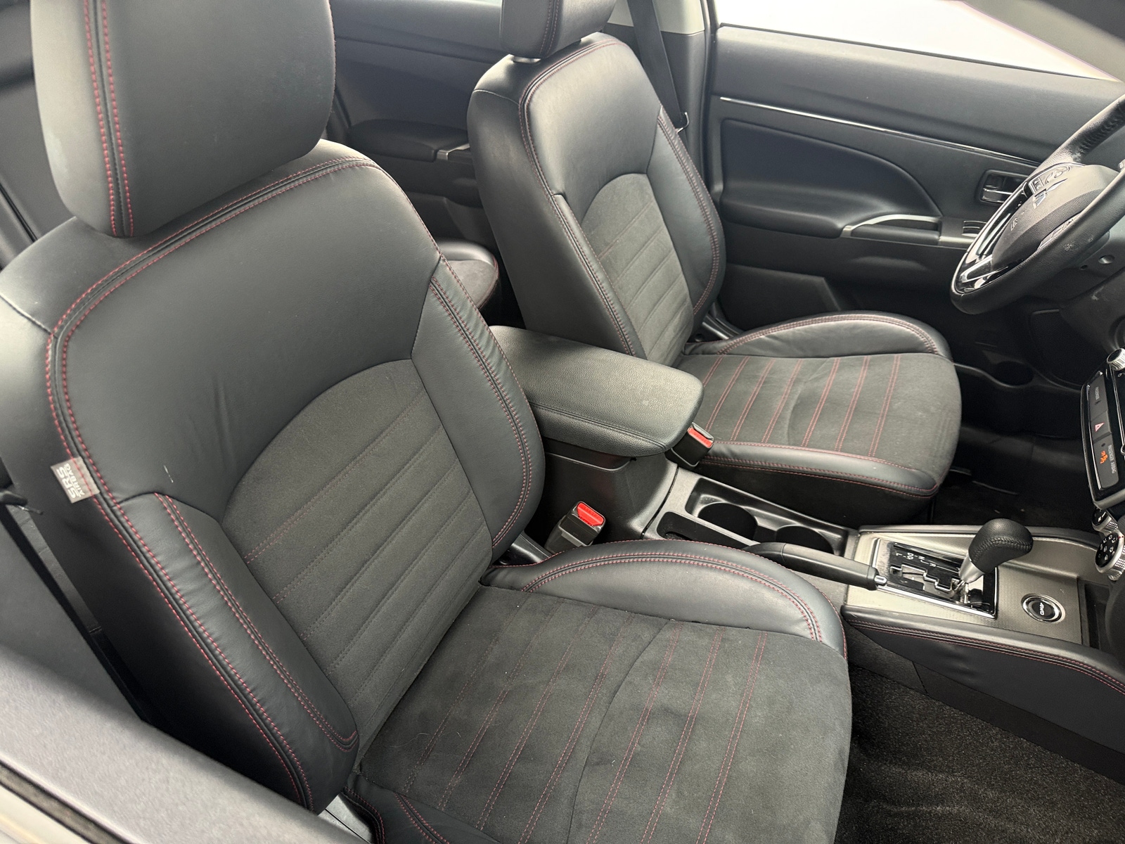 Thumbnail: 2023 Mitsubishi Outlander Sport - 2