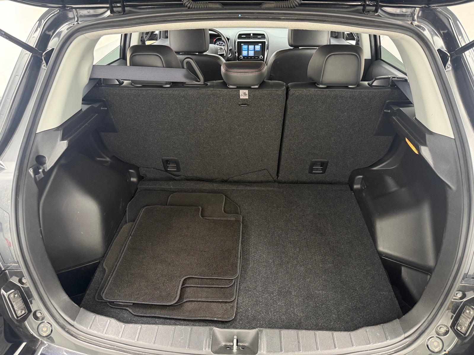 Thumbnail: 2023 Mitsubishi Outlander Sport - 7