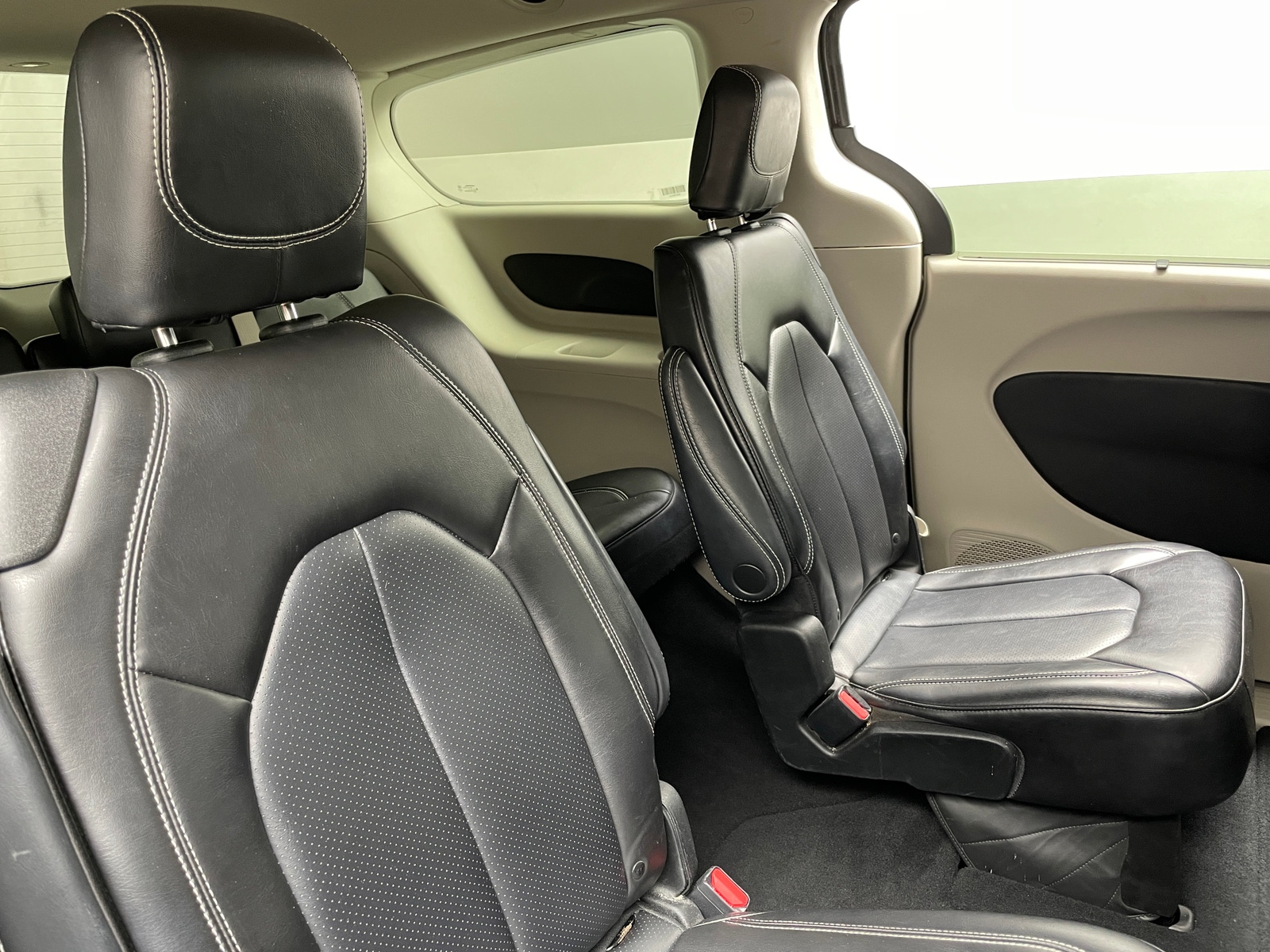 Thumbnail: 2023 Chrysler Pacifica - 5