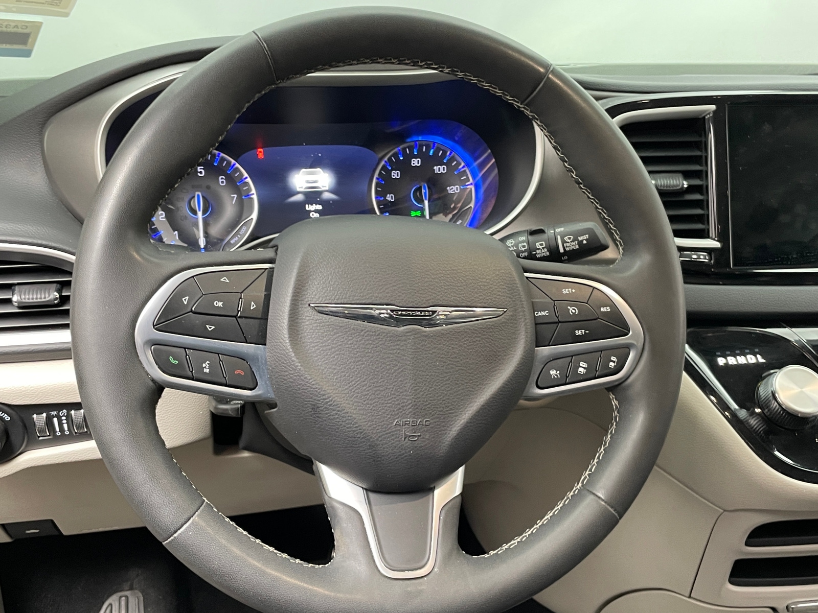 Thumbnail: 2023 Chrysler Pacifica - 4