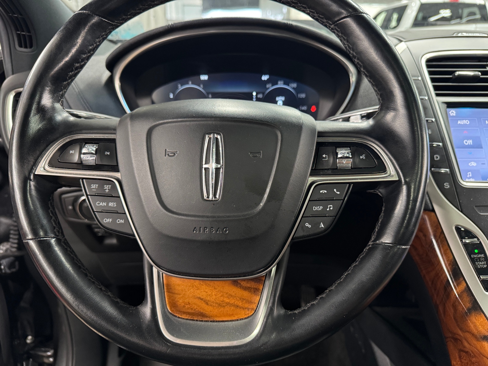 Thumbnail: 2020 Lincoln Nautilus - 4