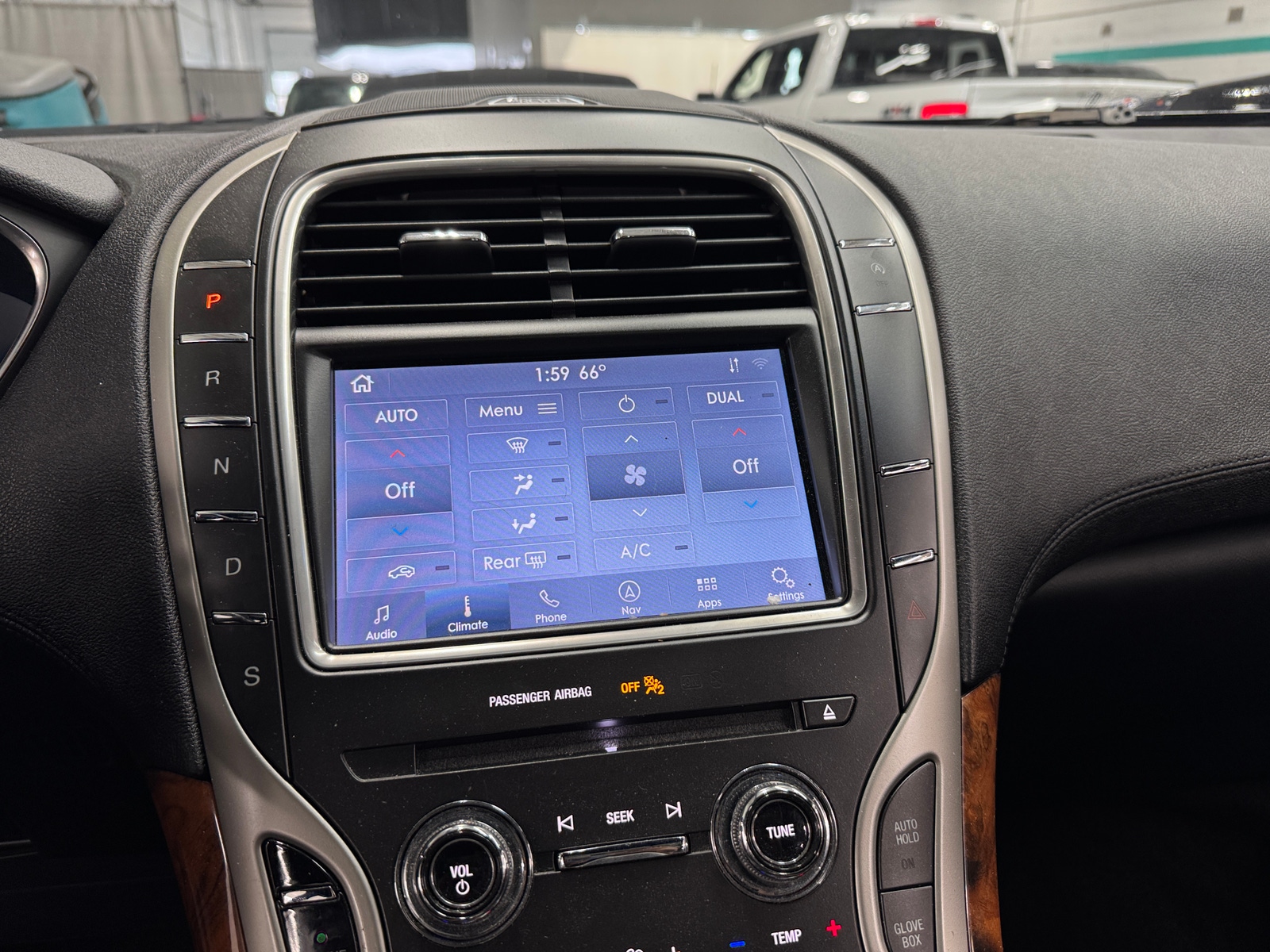 Thumbnail: 2020 Lincoln Nautilus - 3