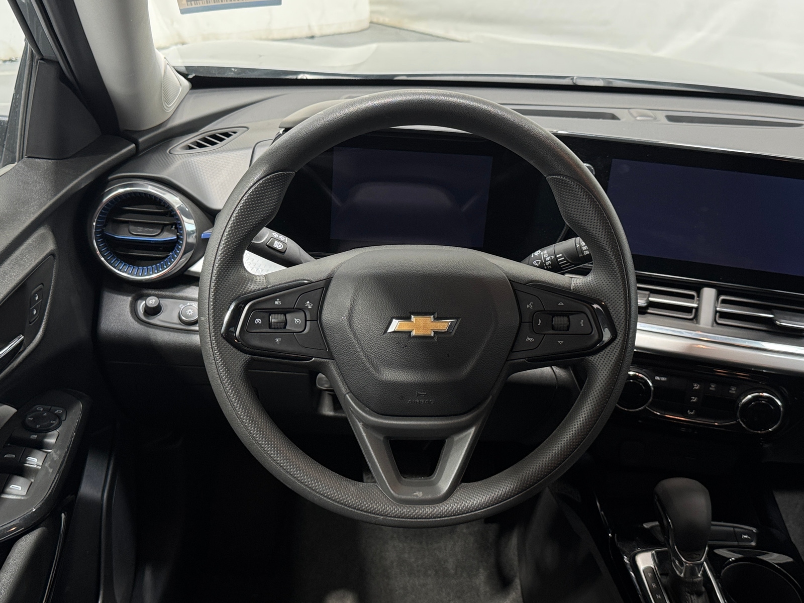 Thumbnail: 2025 Chevrolet Trax - 5