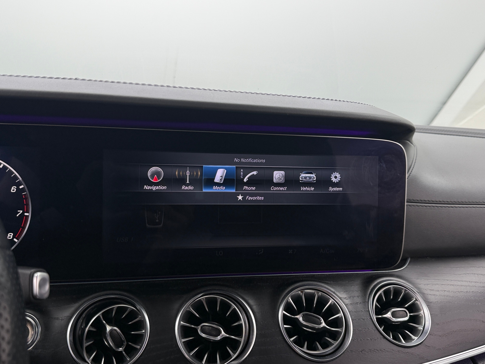 Thumbnail: 2018 Mercedes-Benz E-Class - 3