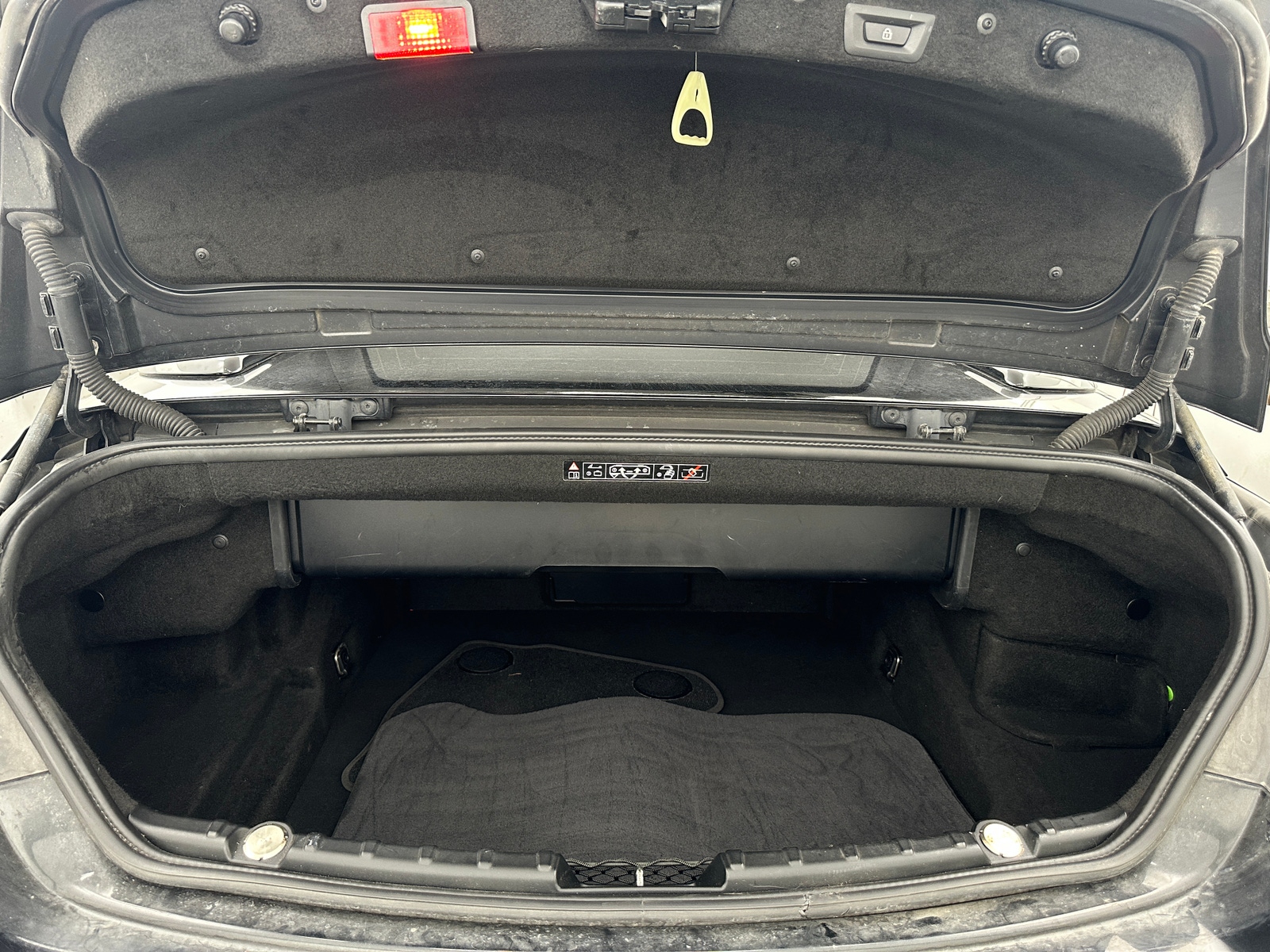 Thumbnail: 2015 BMW M6 - 6