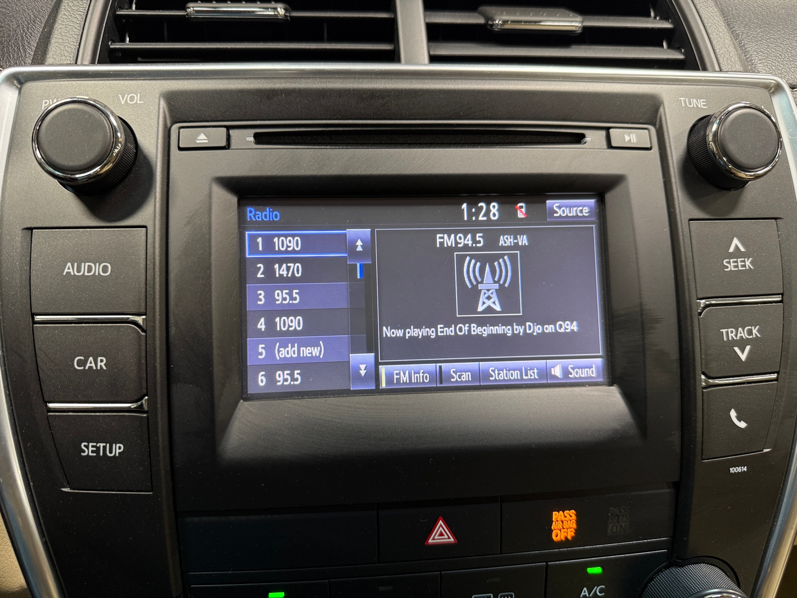 Thumbnail: 2017 Toyota Camry - 4