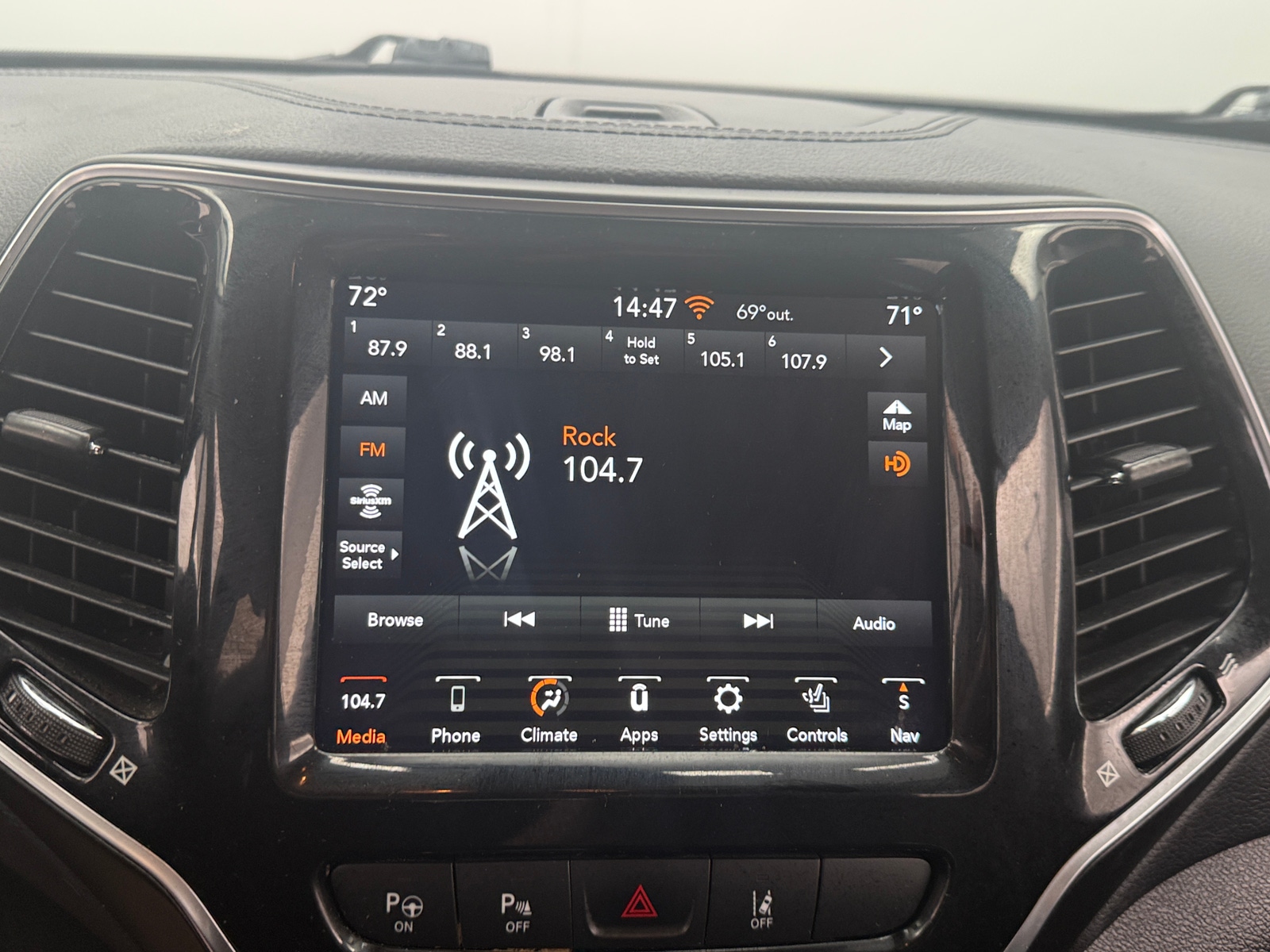 Thumbnail: 2021 Jeep Cherokee - 3