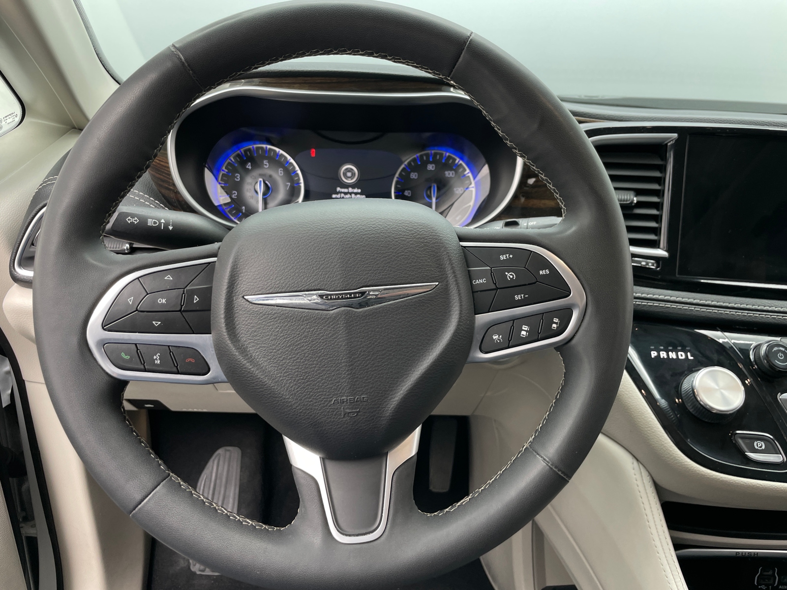 Thumbnail: 2023 Chrysler Pacifica - 4