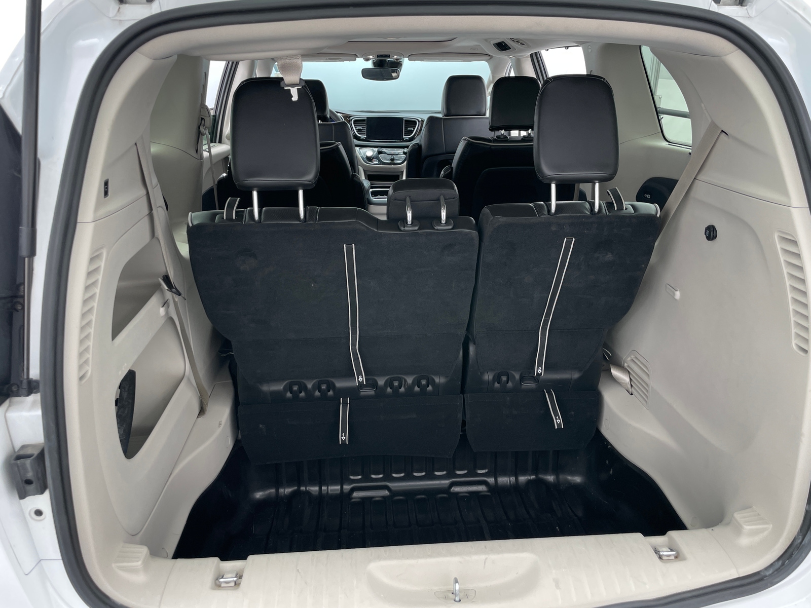 Thumbnail: 2023 Chrysler Pacifica - 6