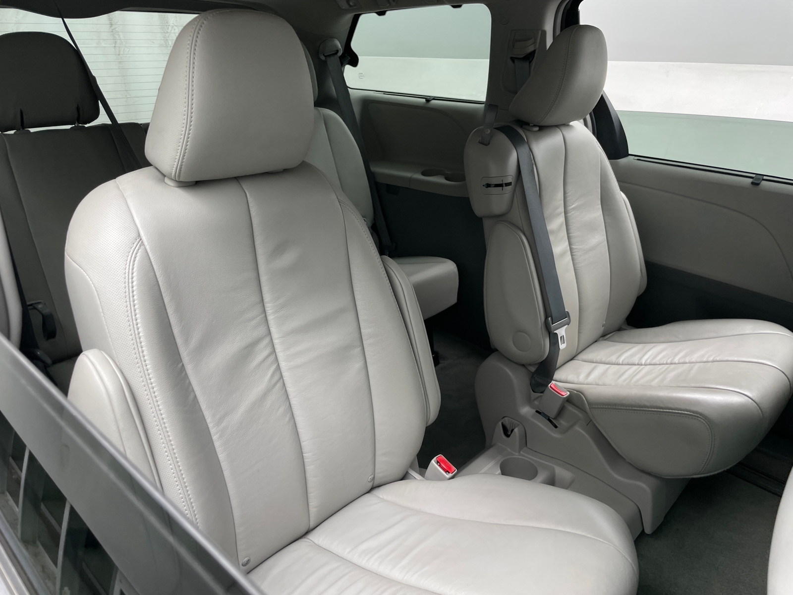 Thumbnail: 2014 Toyota Sienna - 5