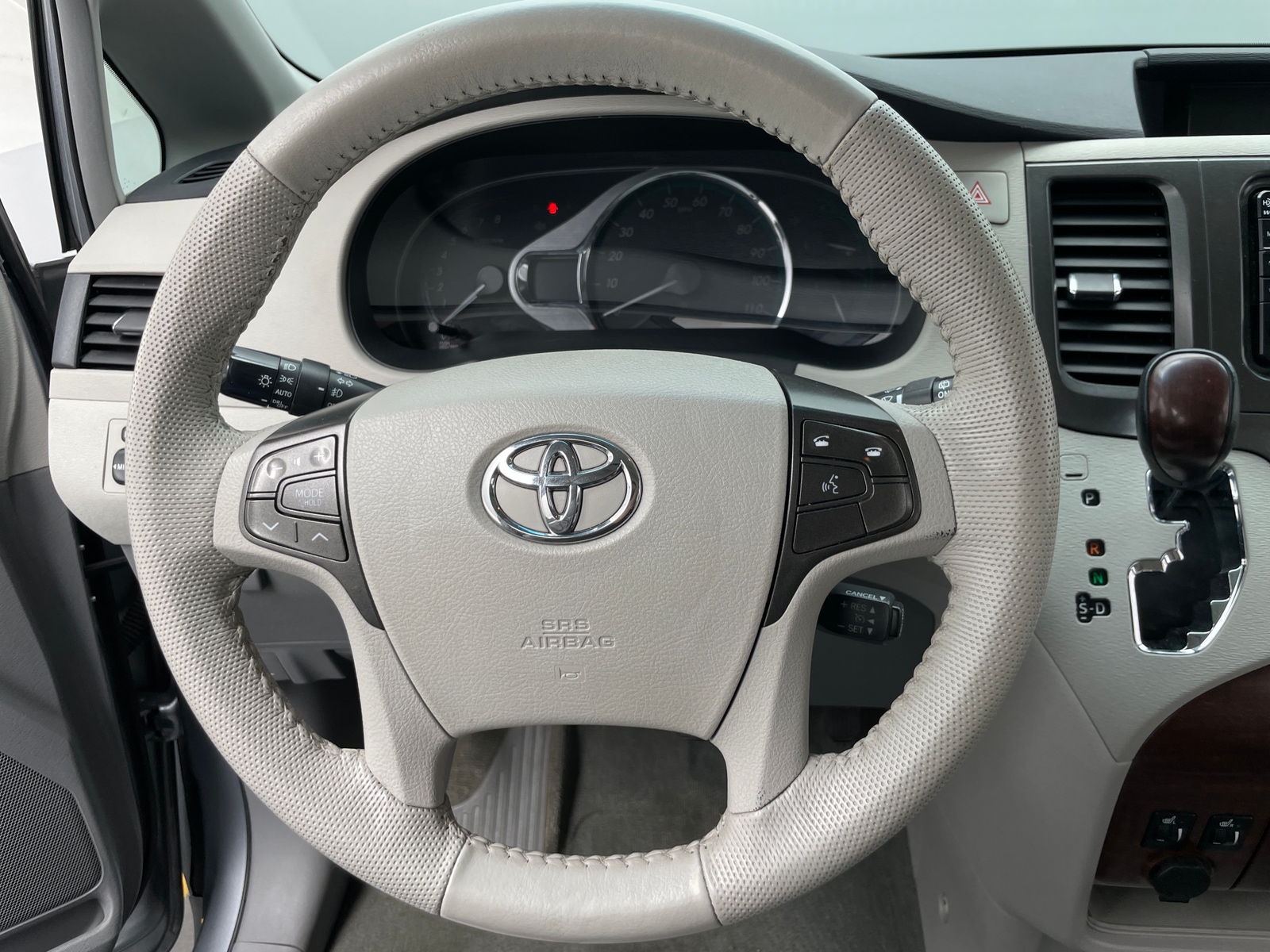 Thumbnail: 2014 Toyota Sienna - 4