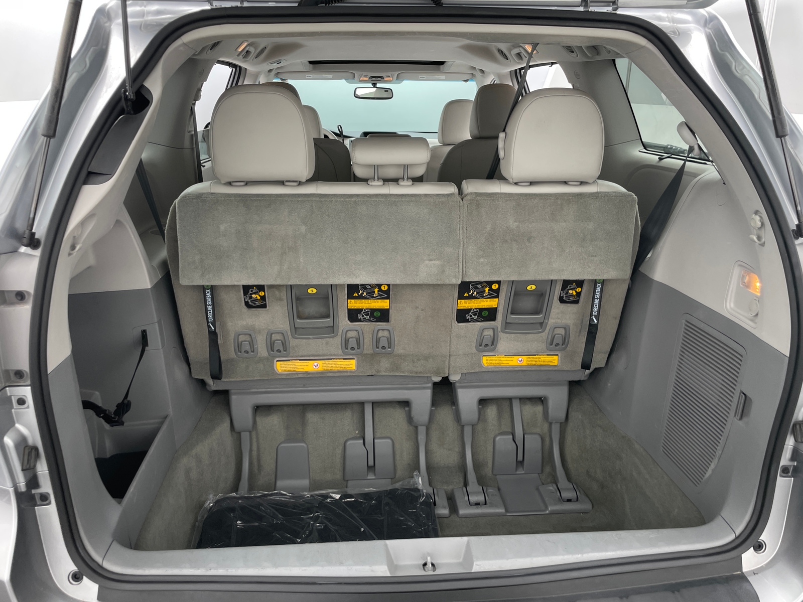 Thumbnail: 2014 Toyota Sienna - 6