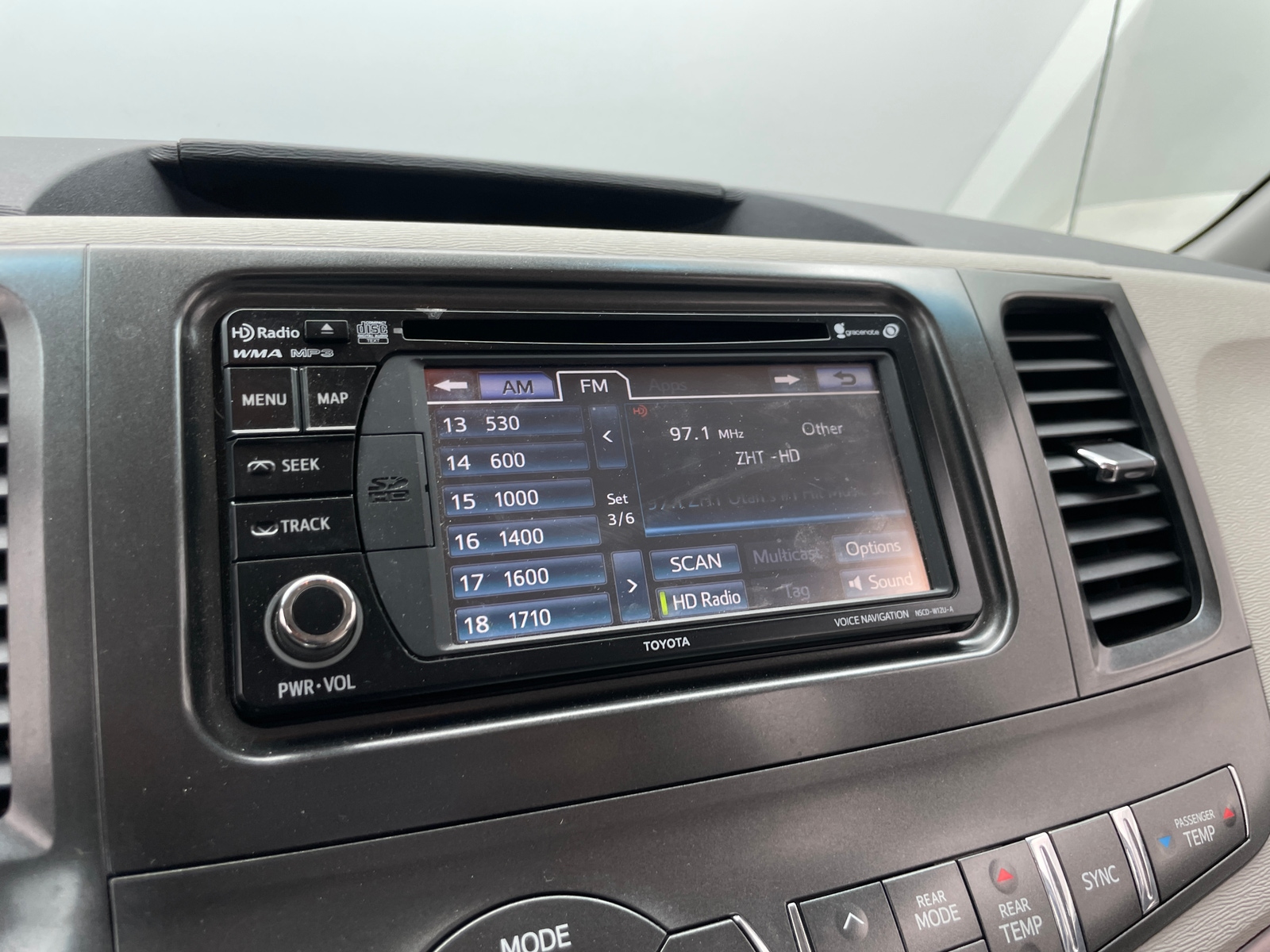 Thumbnail: 2014 Toyota Sienna - 3