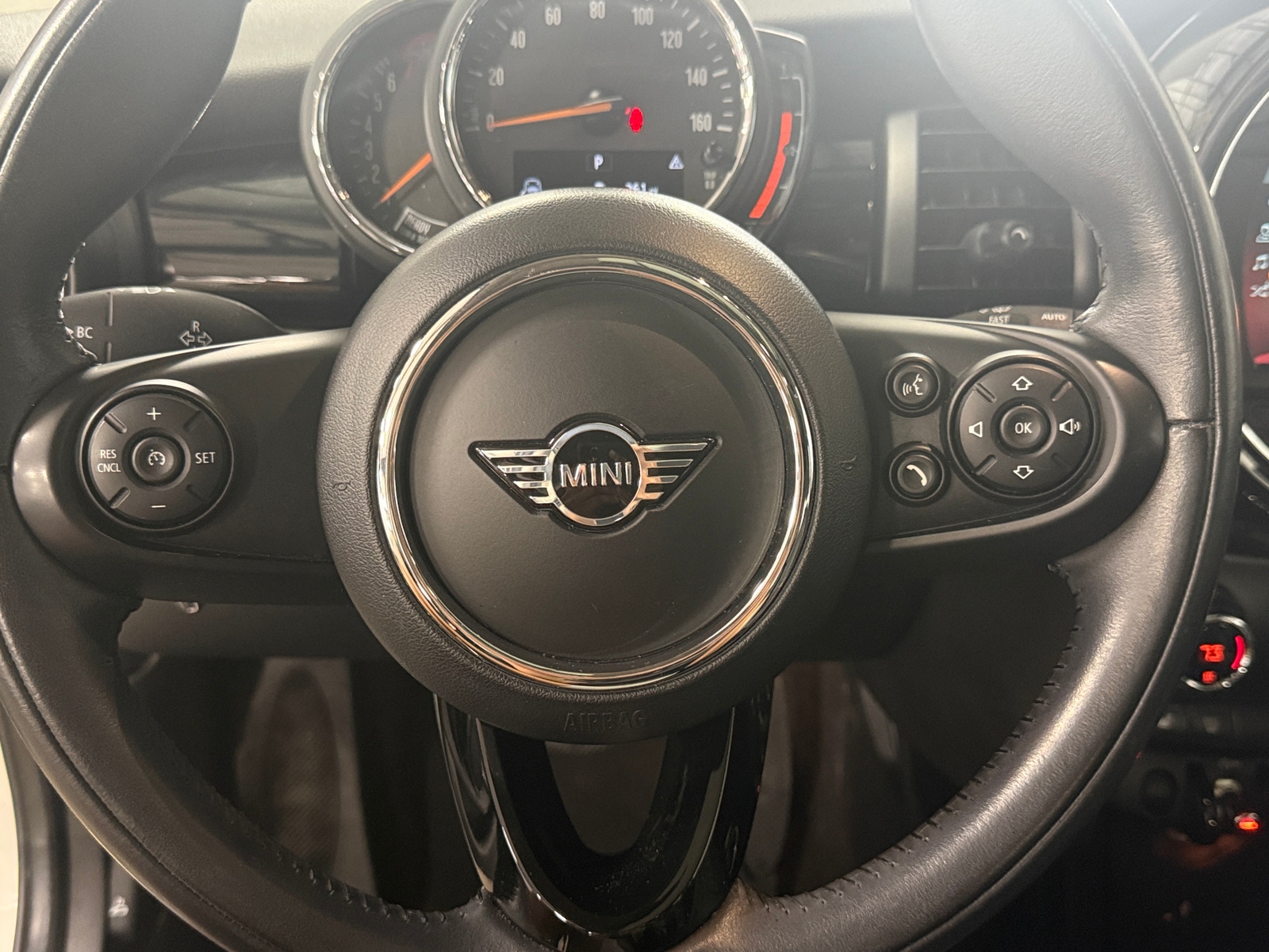 Thumbnail: 2019 MINI Cooper Hardtop - 4
