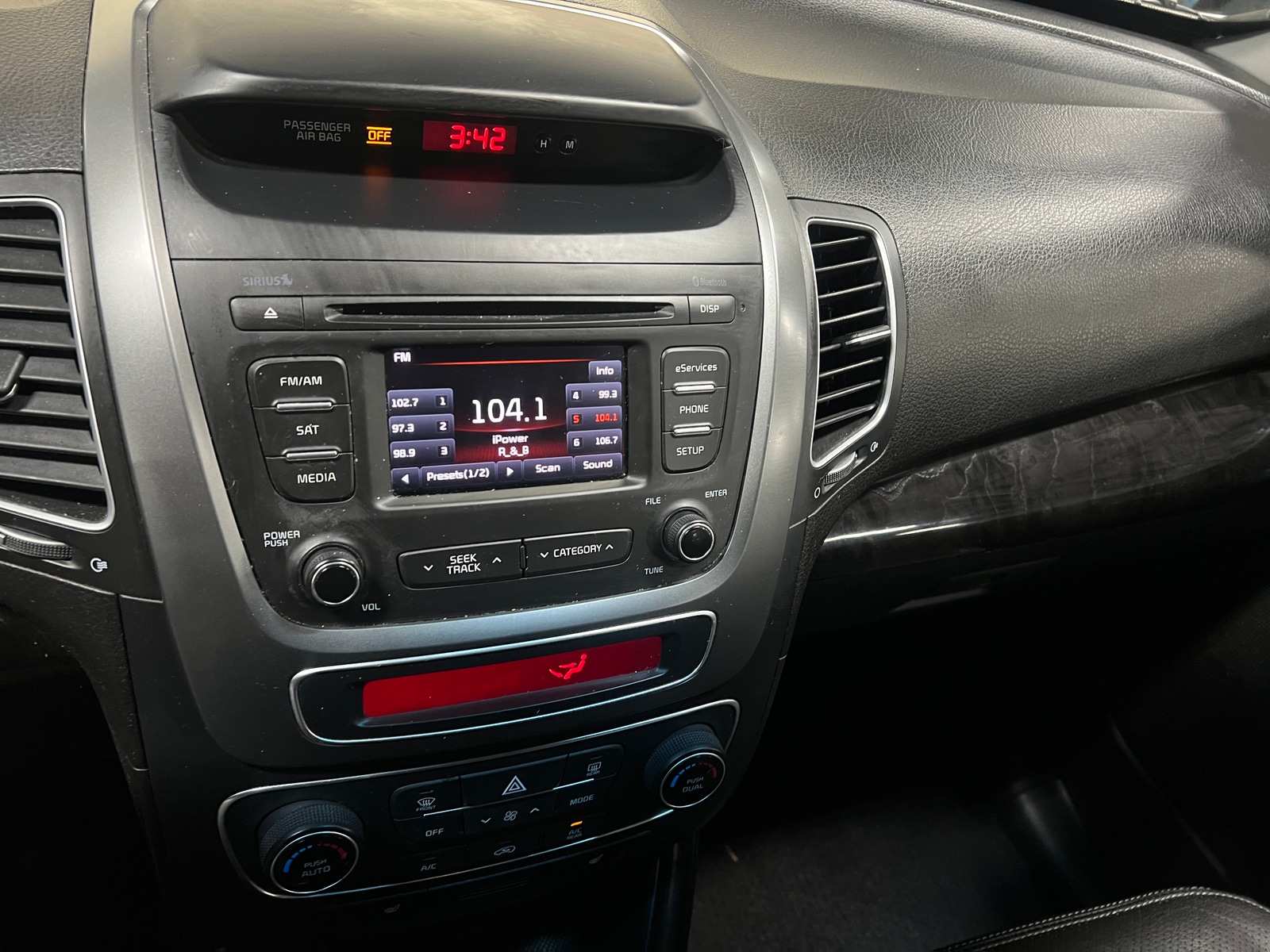 Thumbnail: 2015 Kia Sorento - 3
