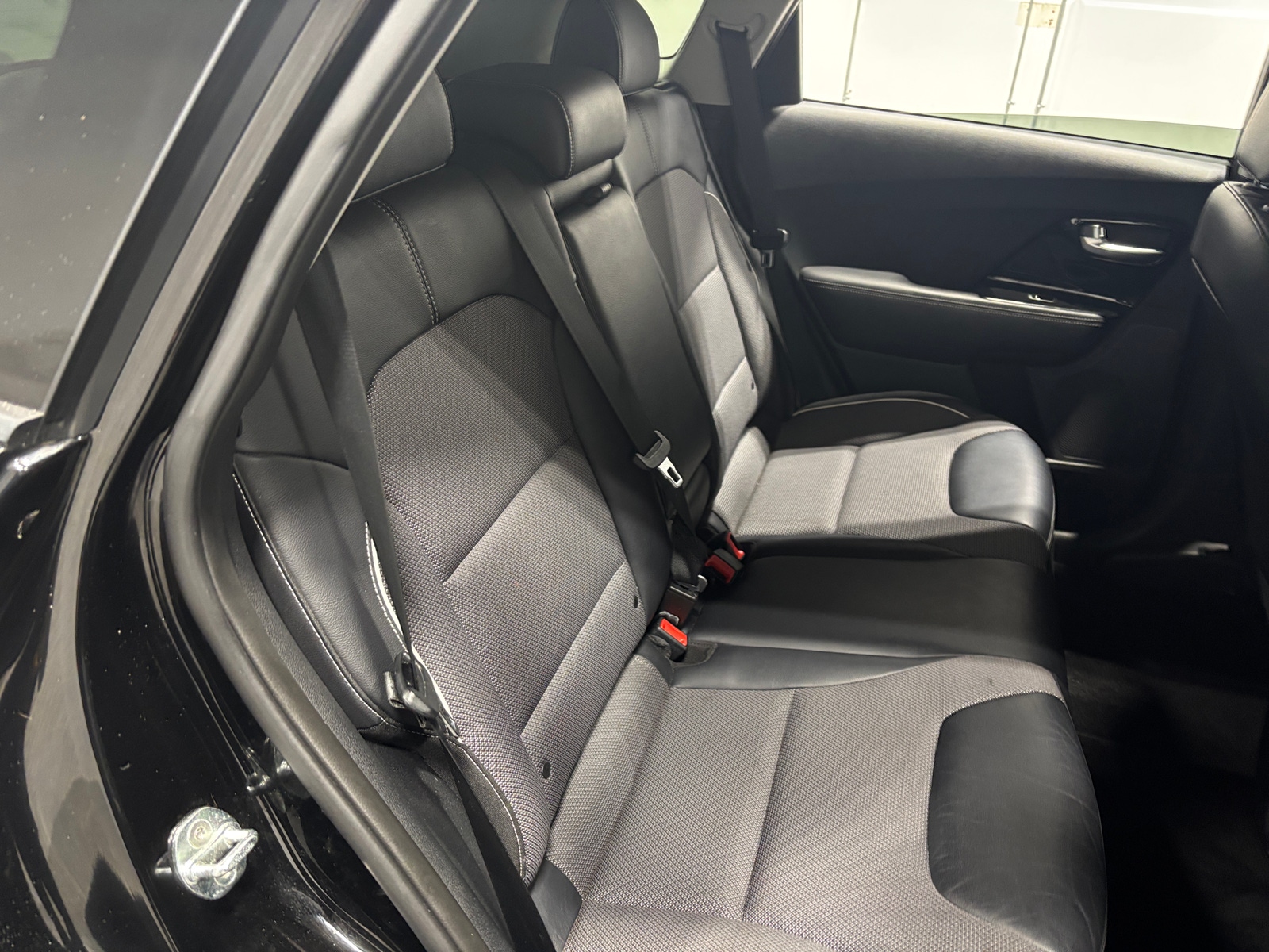 Thumbnail: 2019 Kia Niro - 6