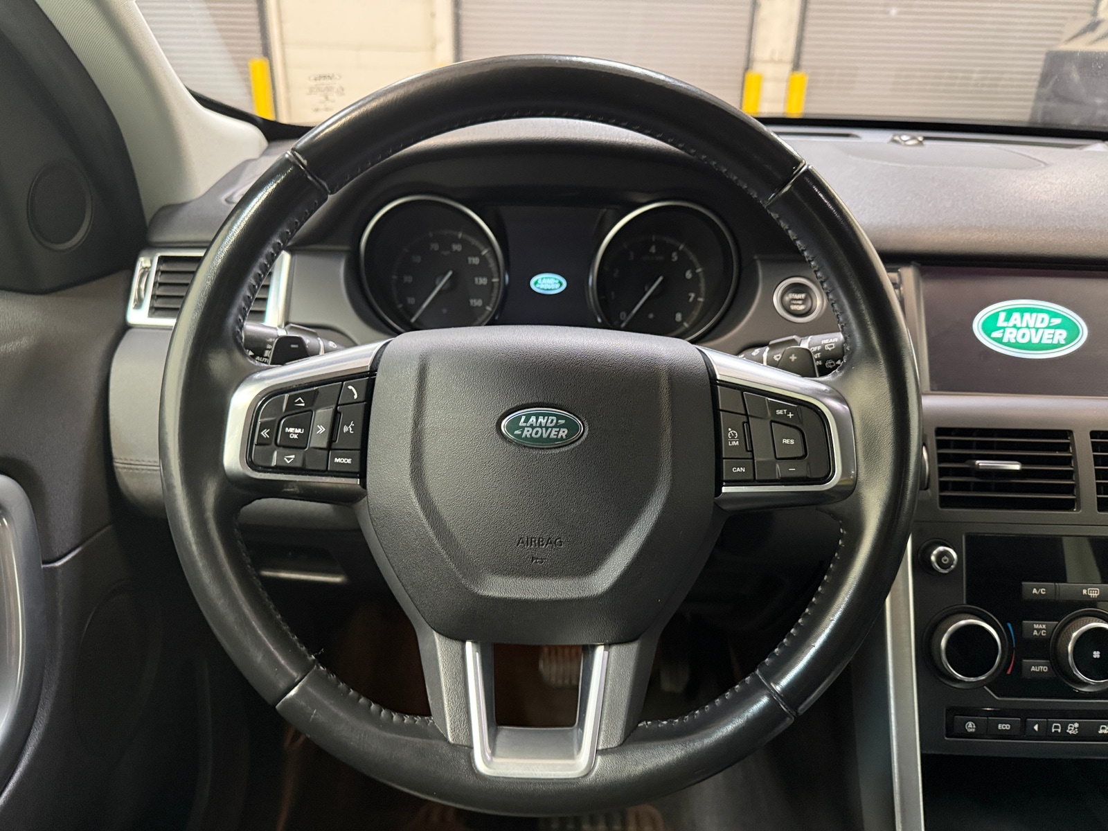 Thumbnail: 2019 Land Rover Discovery Sport - 4