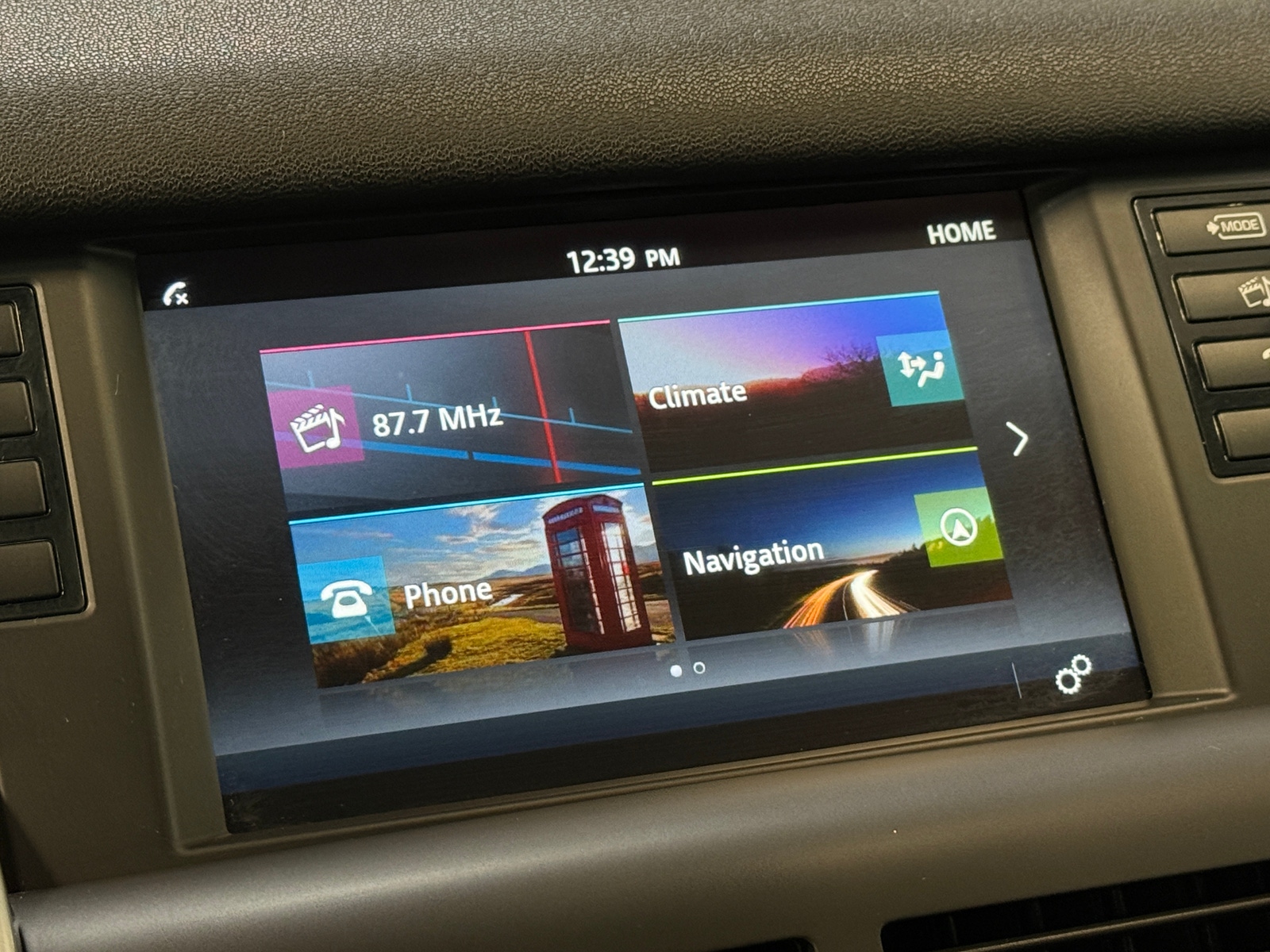 Thumbnail: 2019 Land Rover Discovery Sport - 3