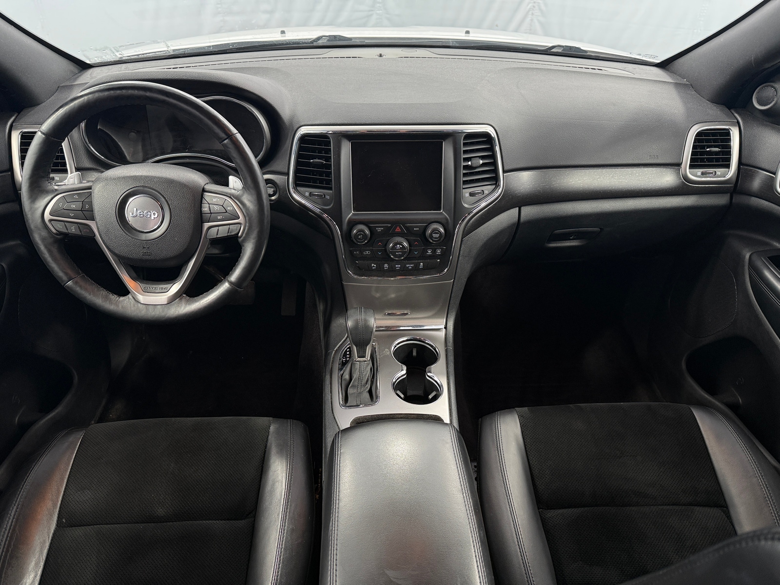 Thumbnail: 2017 Jeep Grand Cherokee - 3