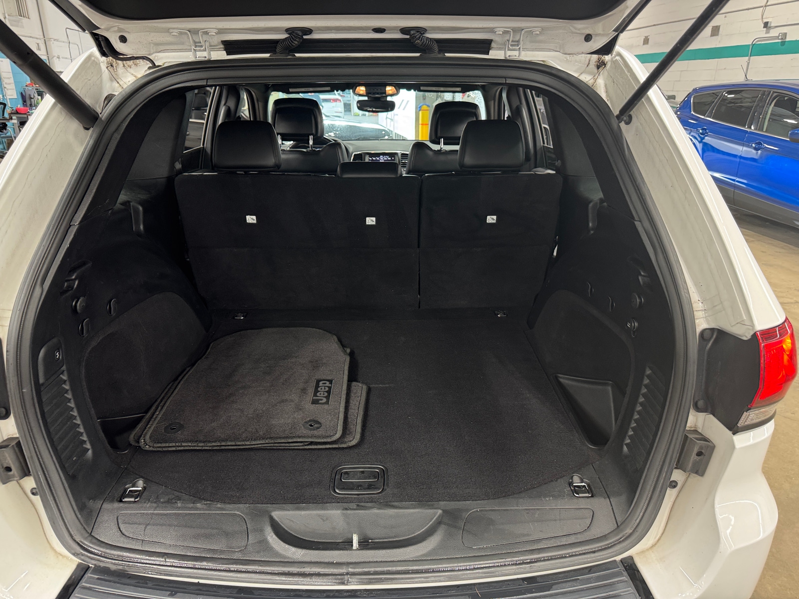 Thumbnail: 2017 Jeep Grand Cherokee - 7