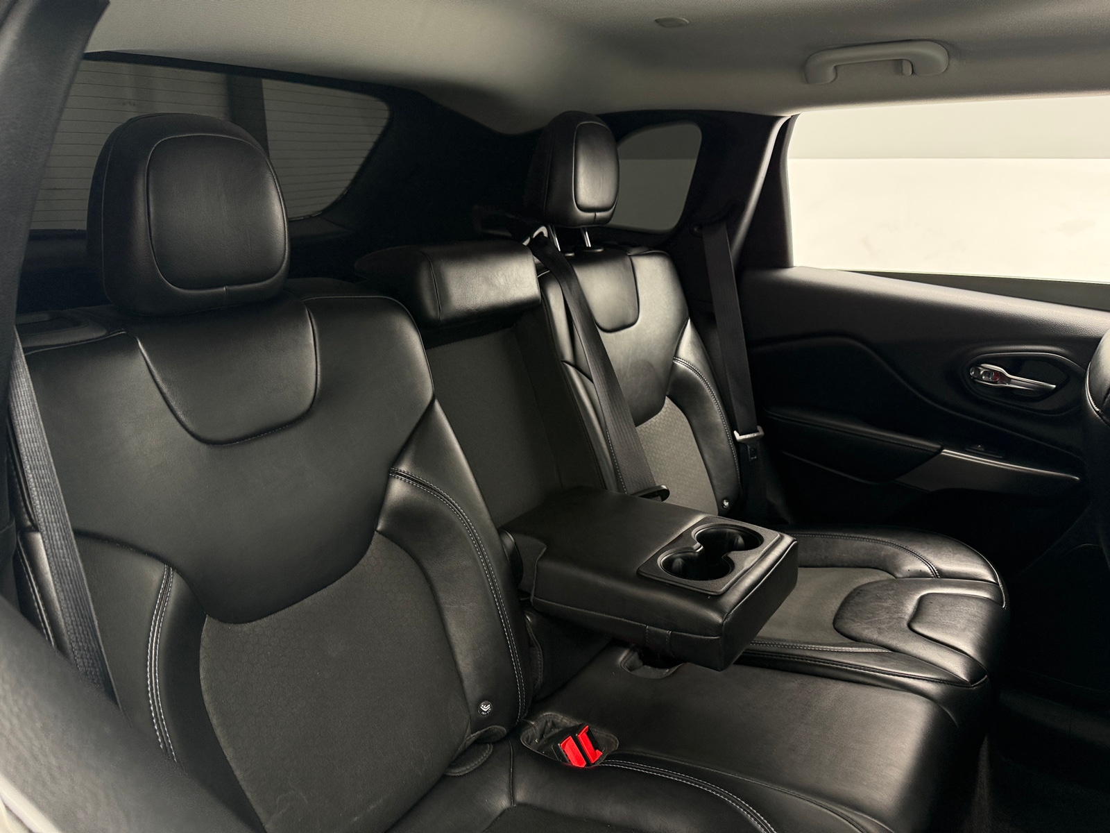 Thumbnail: 2019 Jeep Cherokee - 6